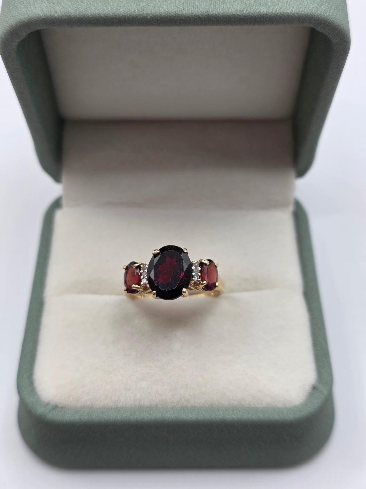 9ct gold garnet and diamond ring