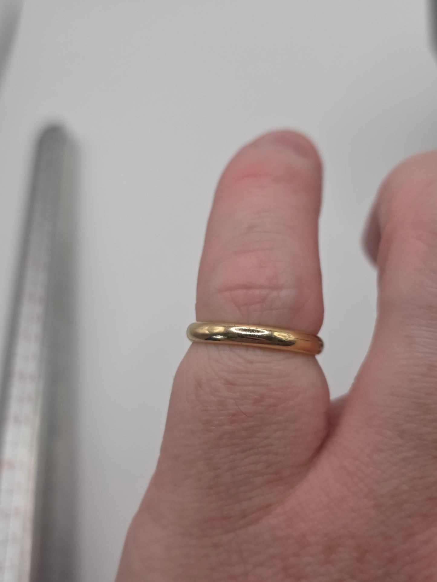 9ct gold band ring