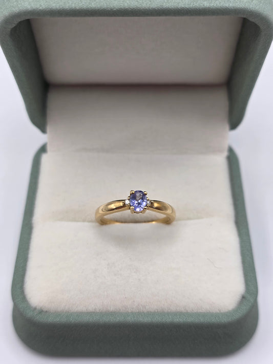 9ct gold tanzanite and diamond ring