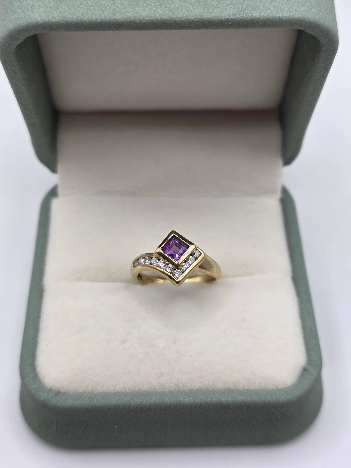 9ct gold amethyst and cz ring