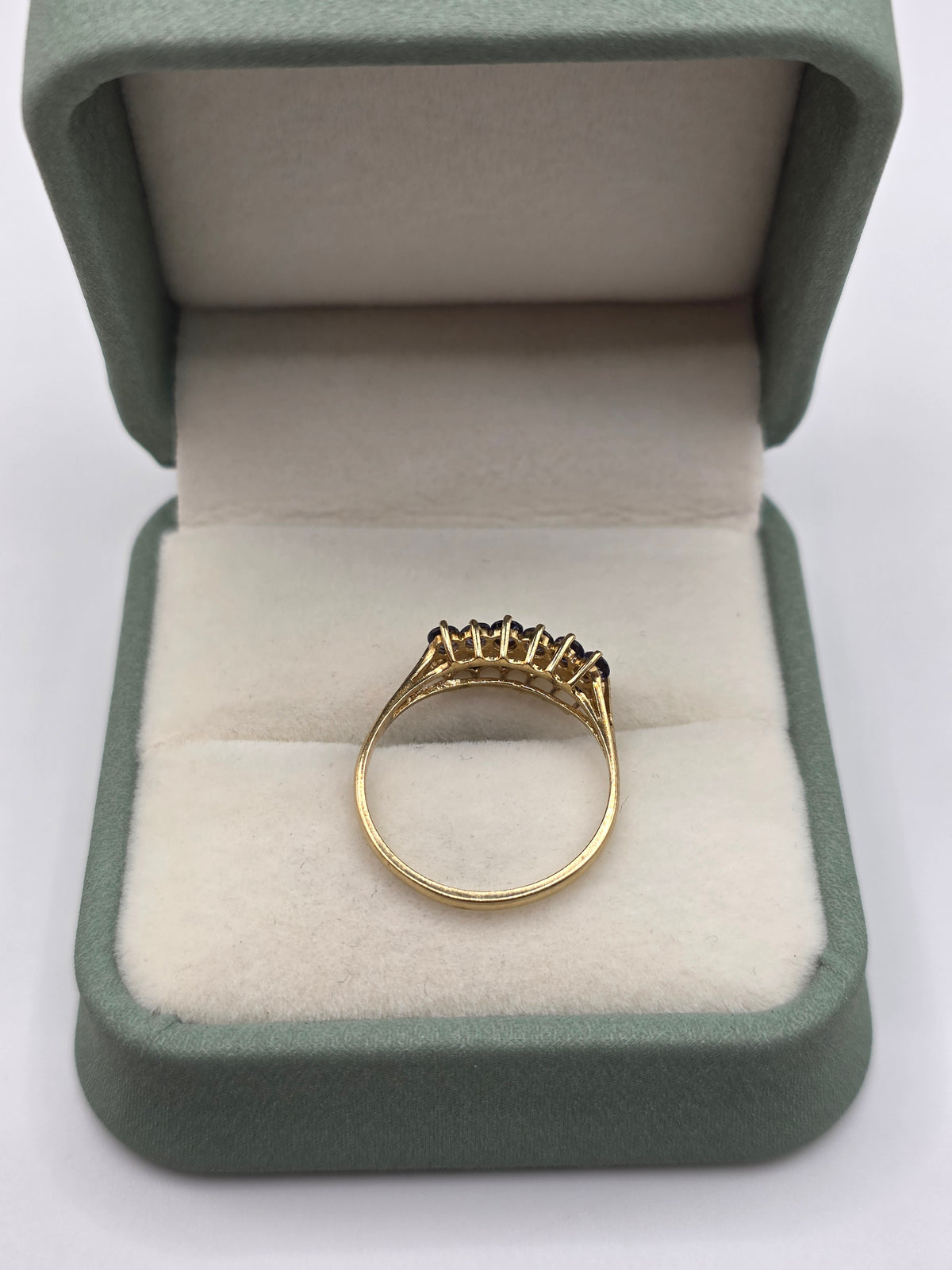 9ct gold tanzanite ring