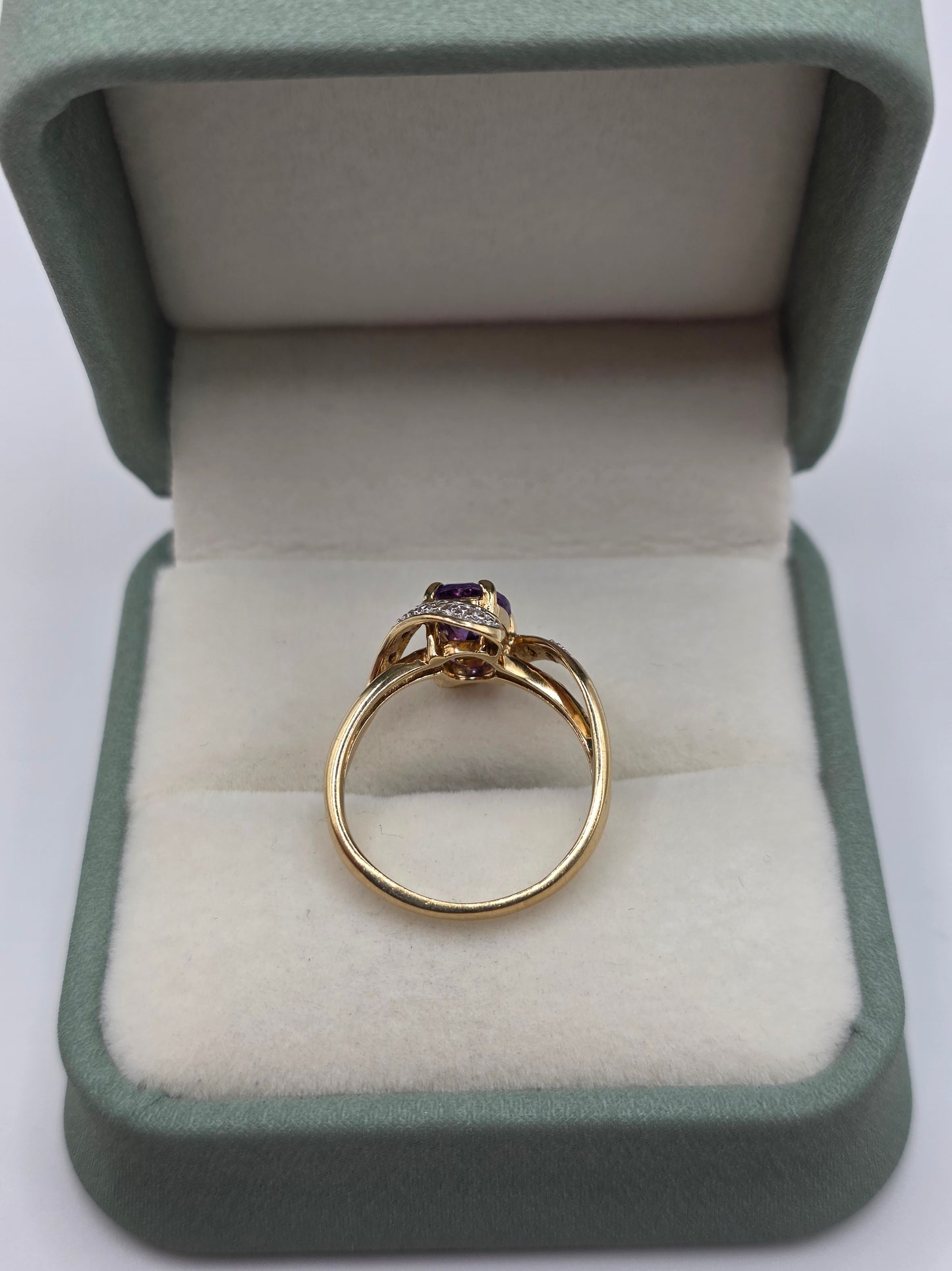 9ct gold amethyst and diamond ring