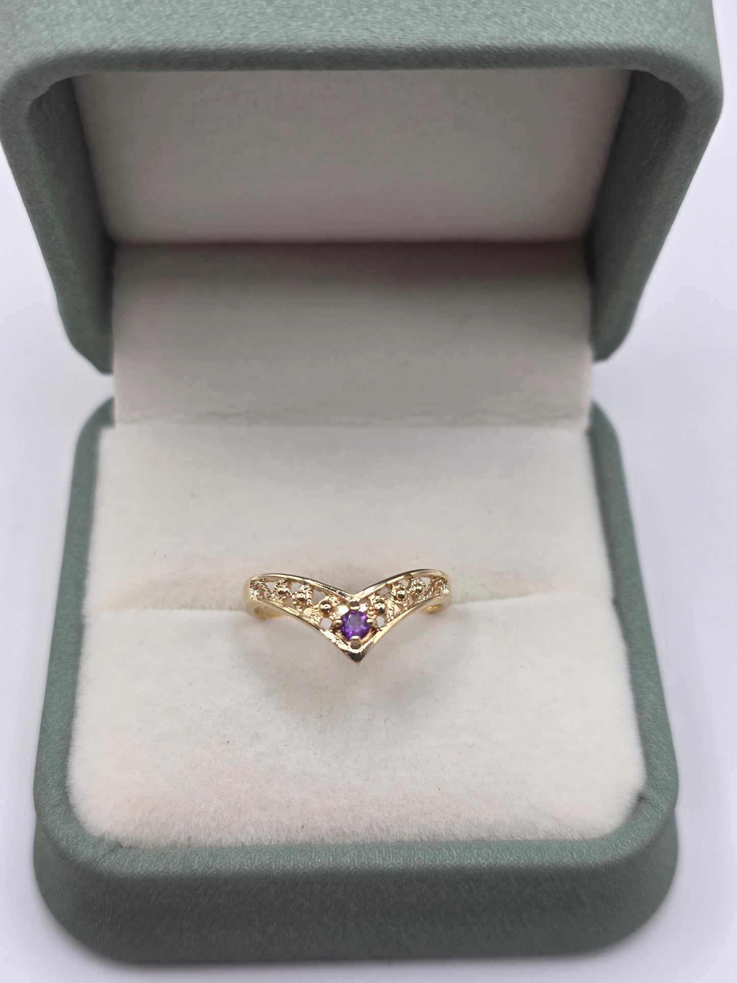 9ct gold amethyst wishbone ring