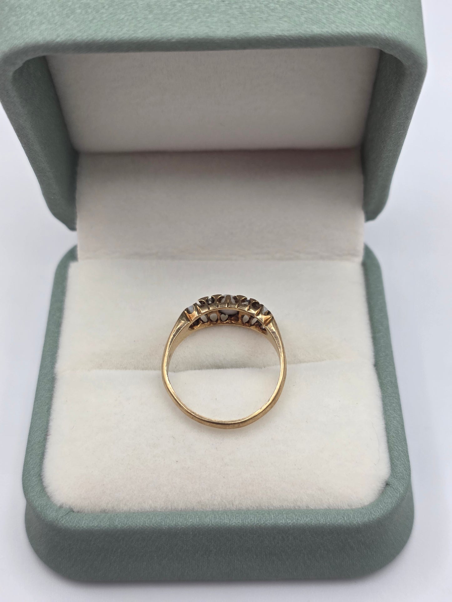 Vintage 9ct gold opal gypsy ring