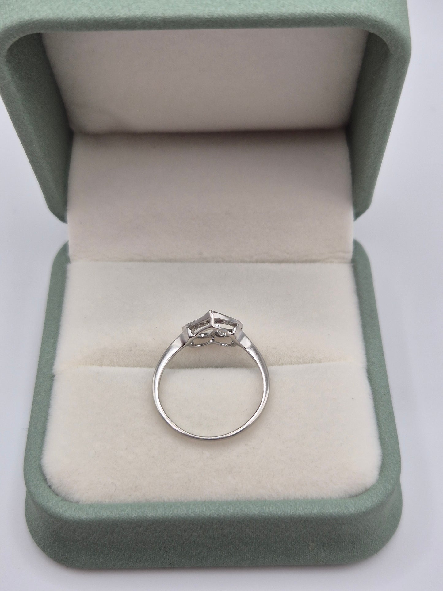9ct white gold diamond heart ring