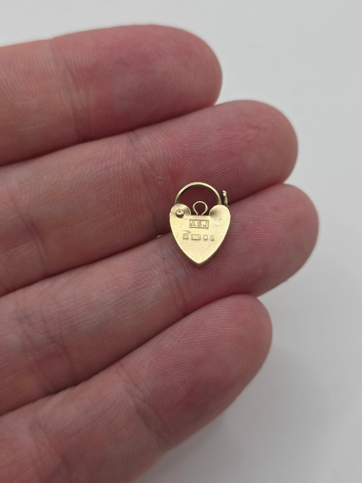 9ct gold padlock 64