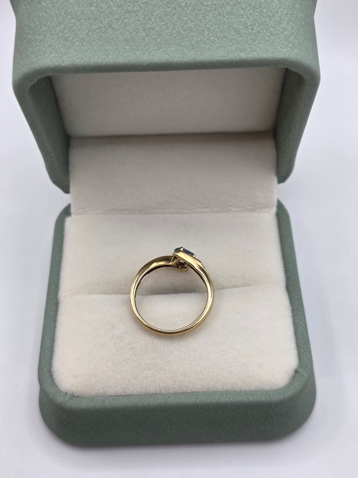 9ct gold topaz ring