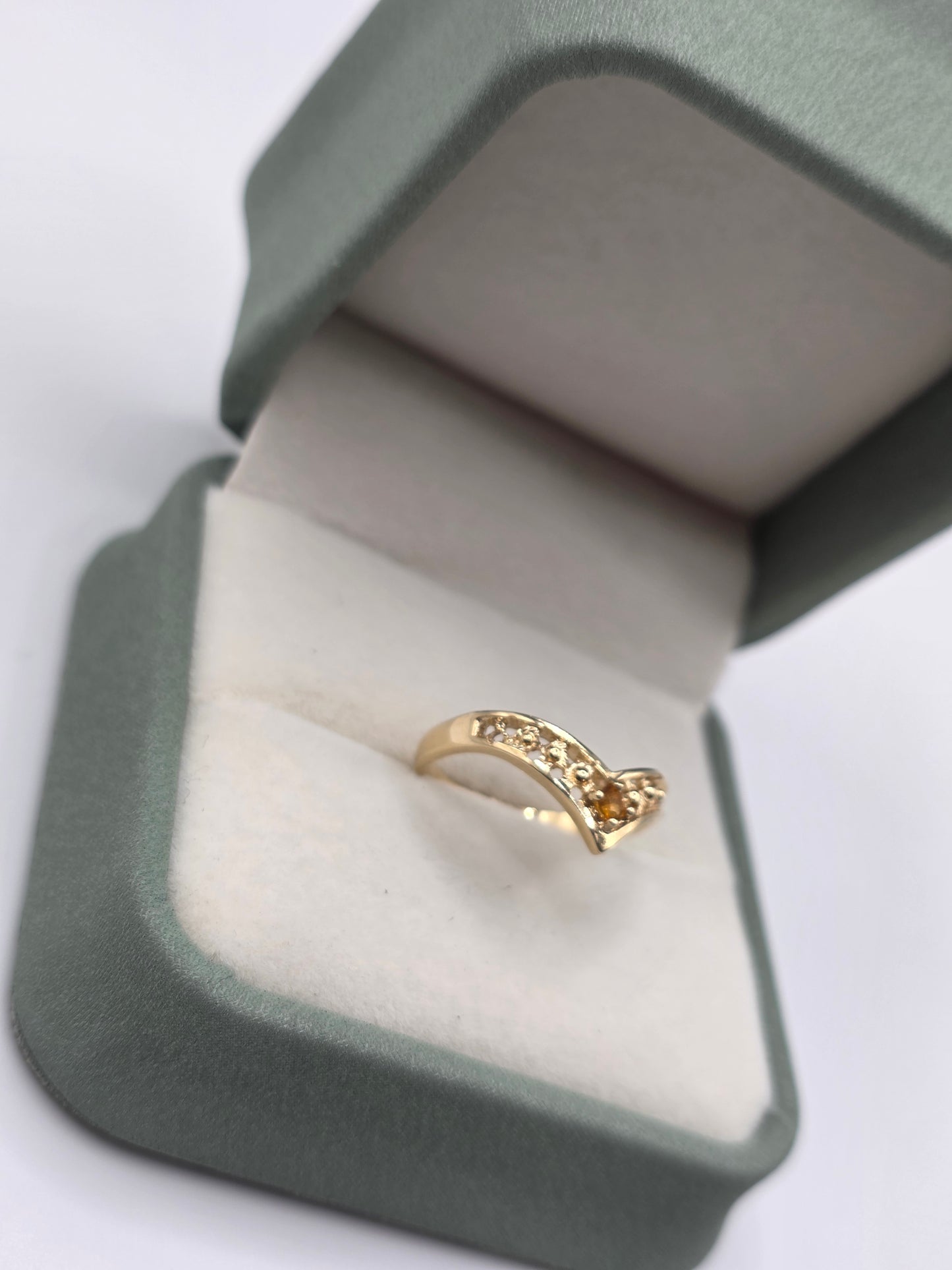 9ct gold citrine wishbone ring