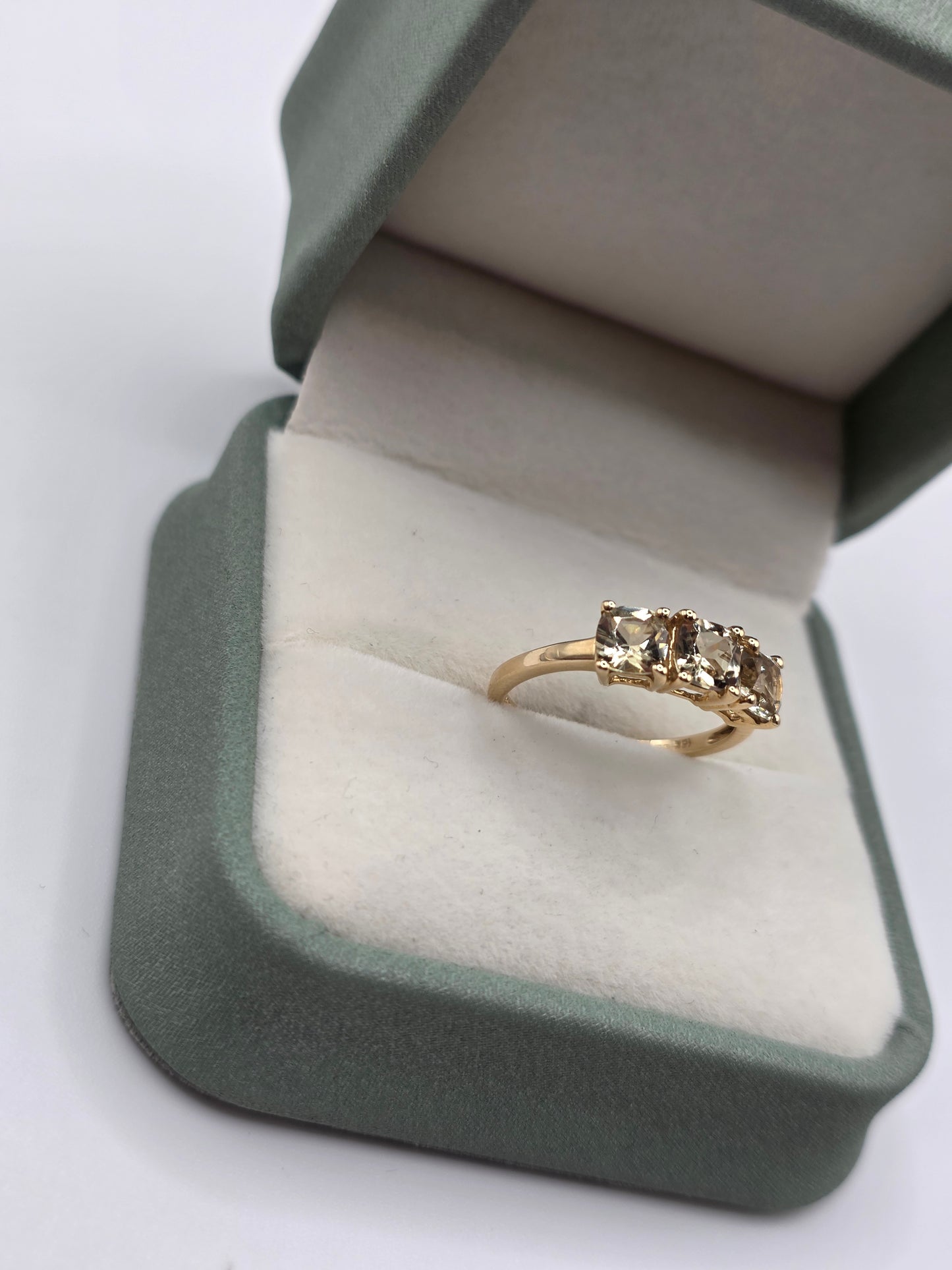 9ct gold topaz ring