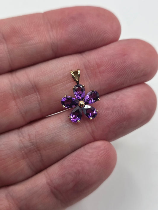 9ct gold amethyst flower pendant