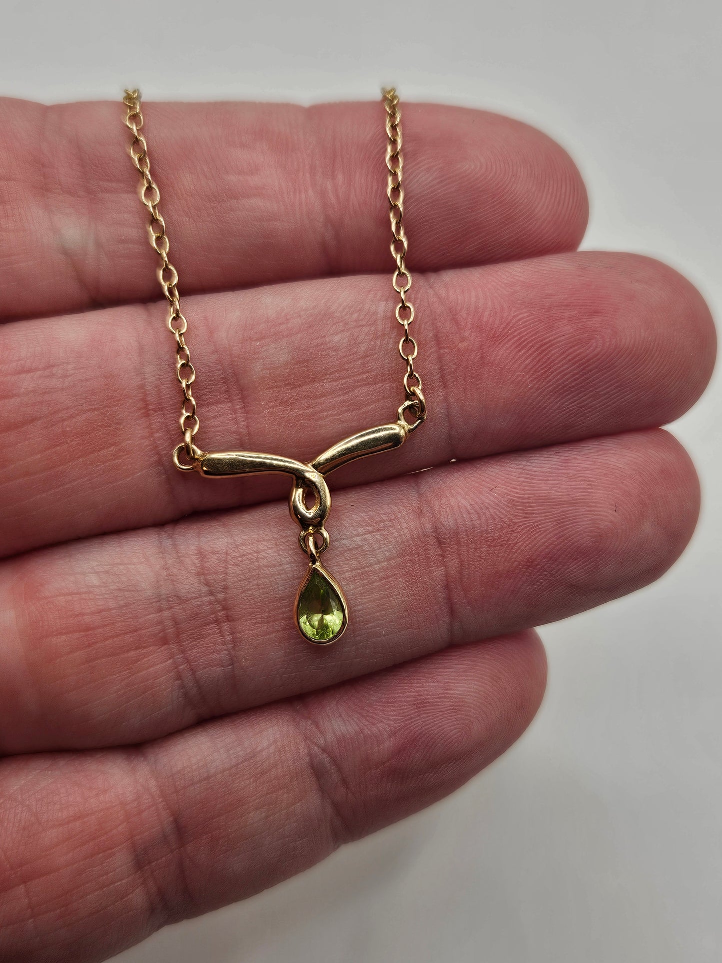 9ct gold peridot necklace