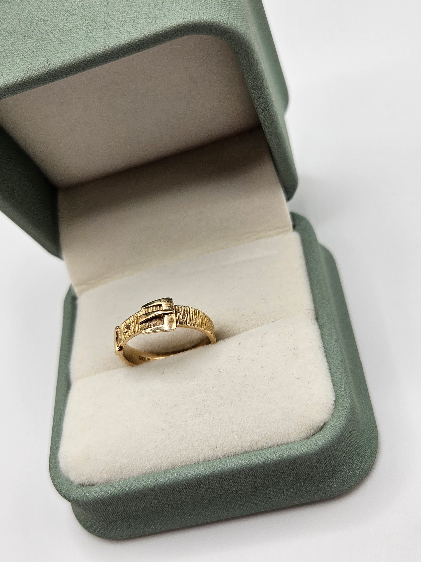 9ct gold buckle ring