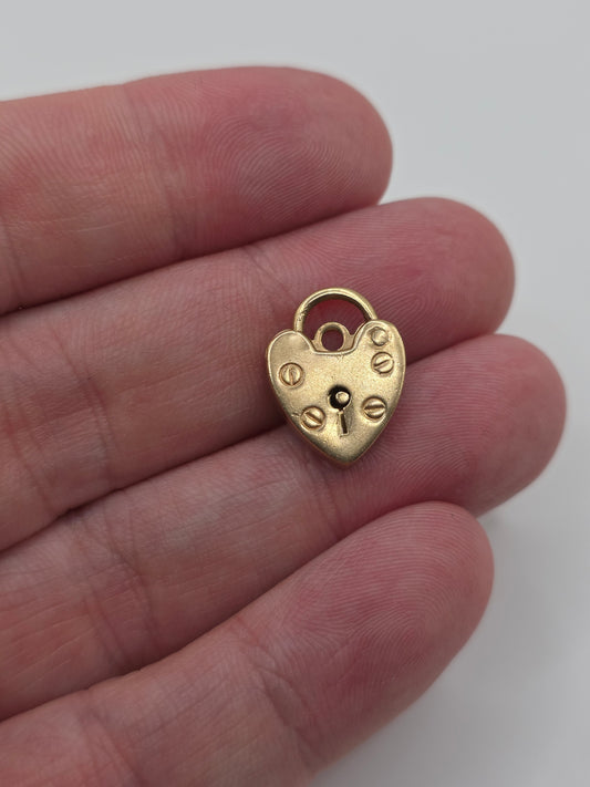 9ct gold padlock 43