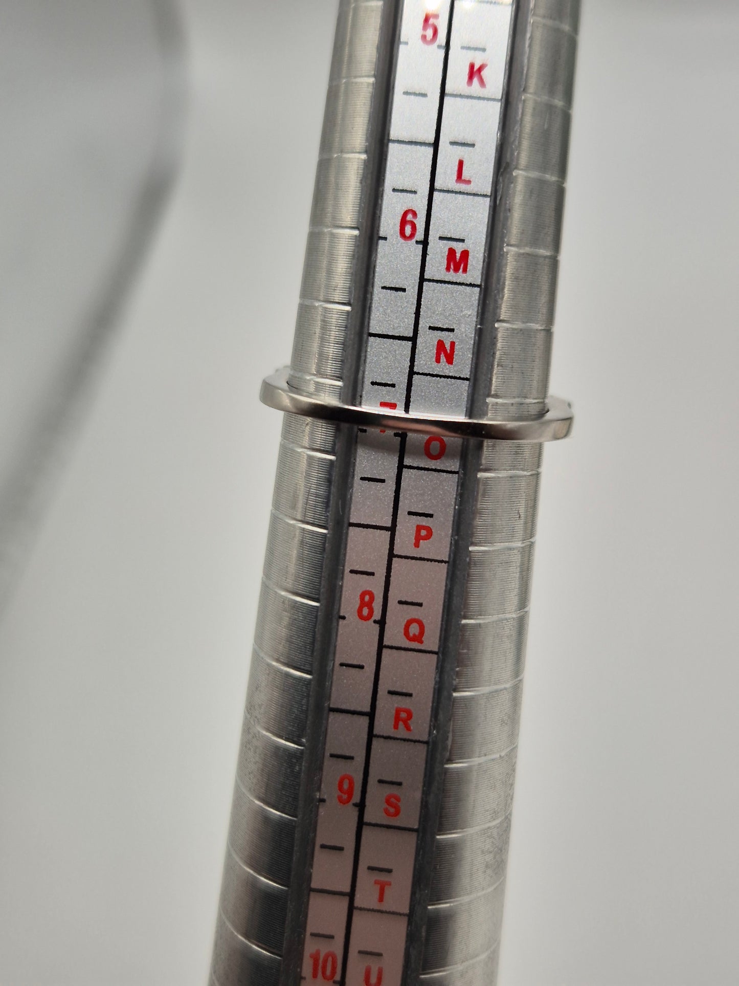 9ct white gold green sapphire ring