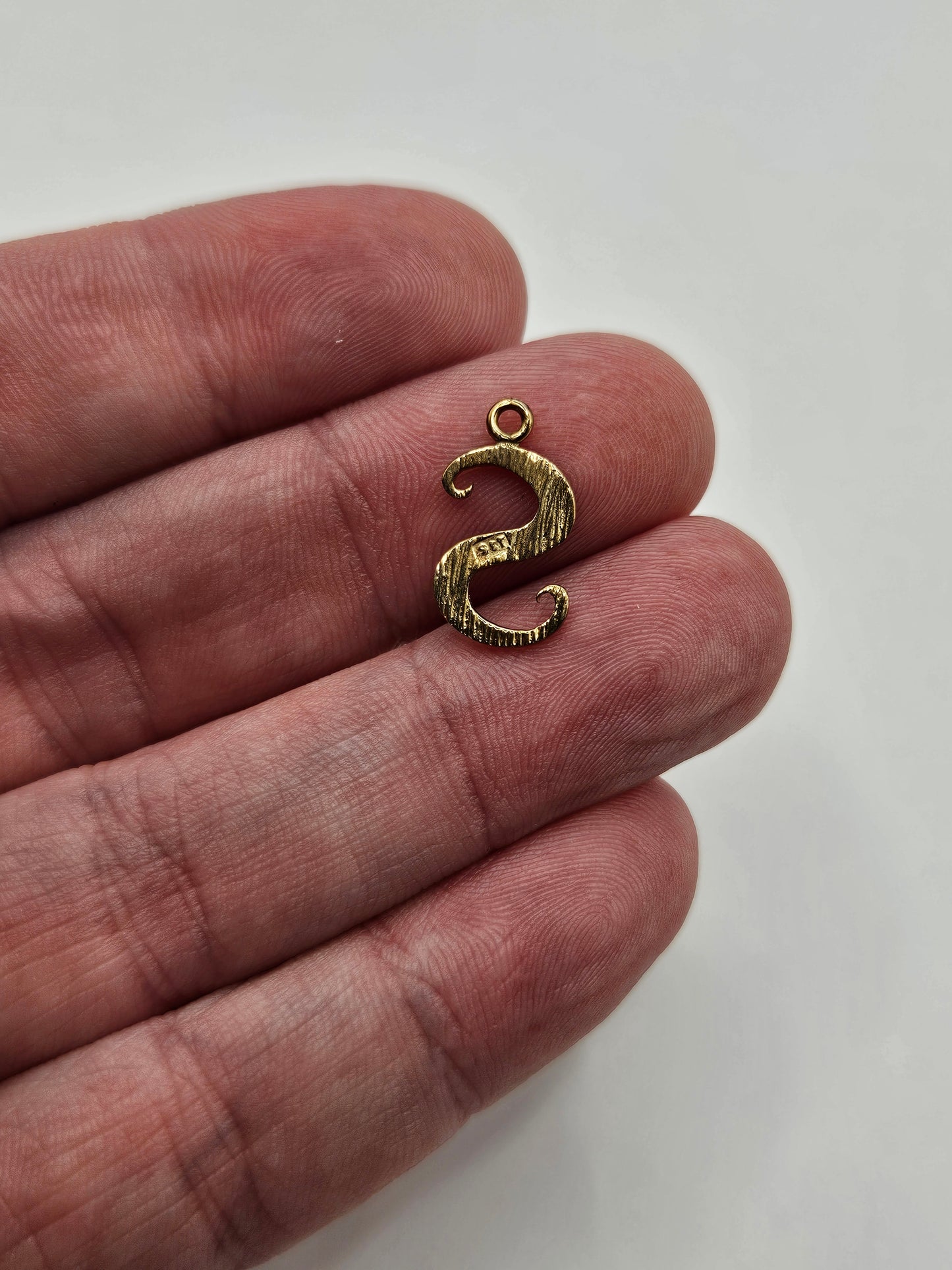 9ct gold initial pendant