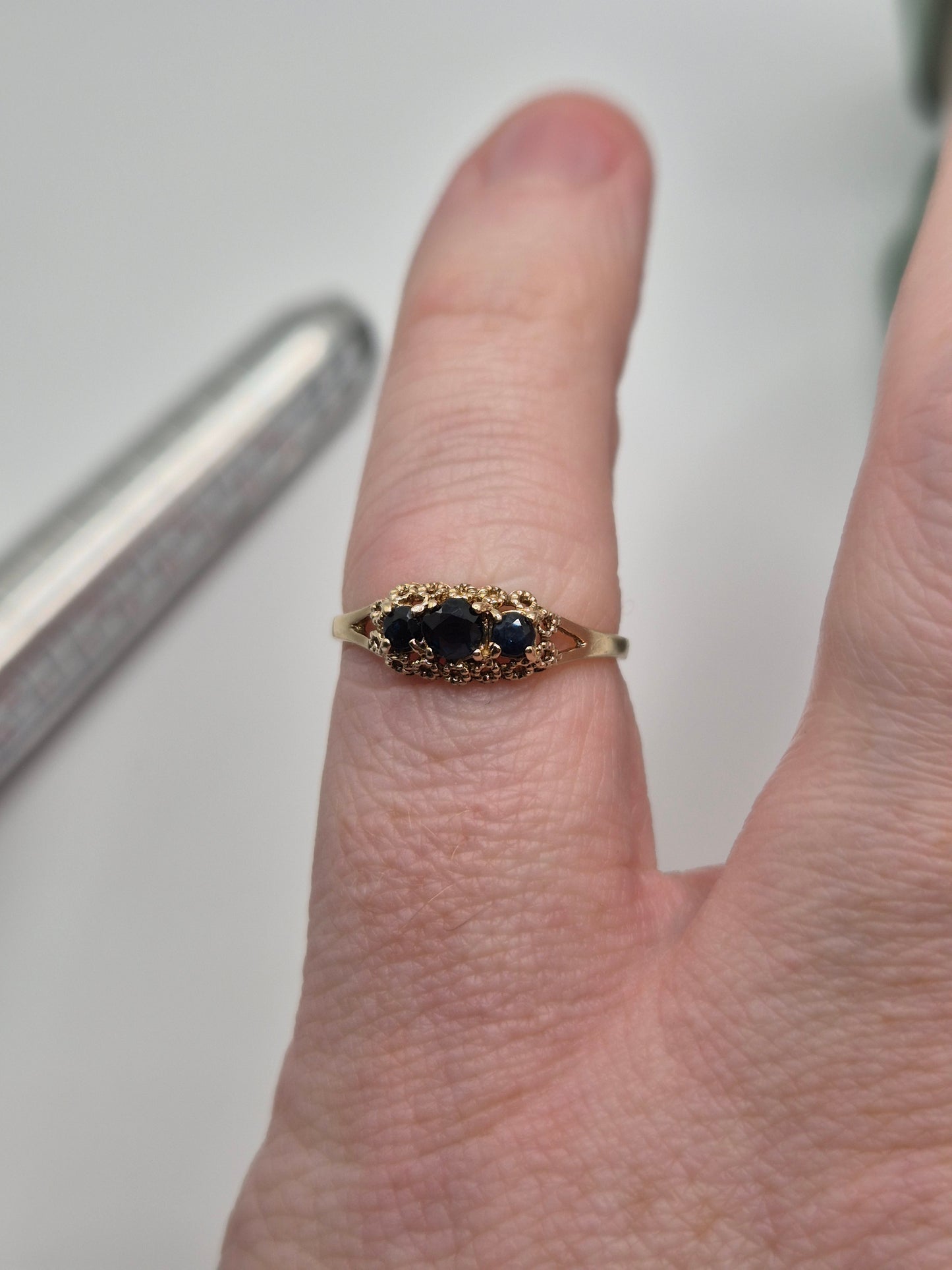 9ct gold sapphire ring