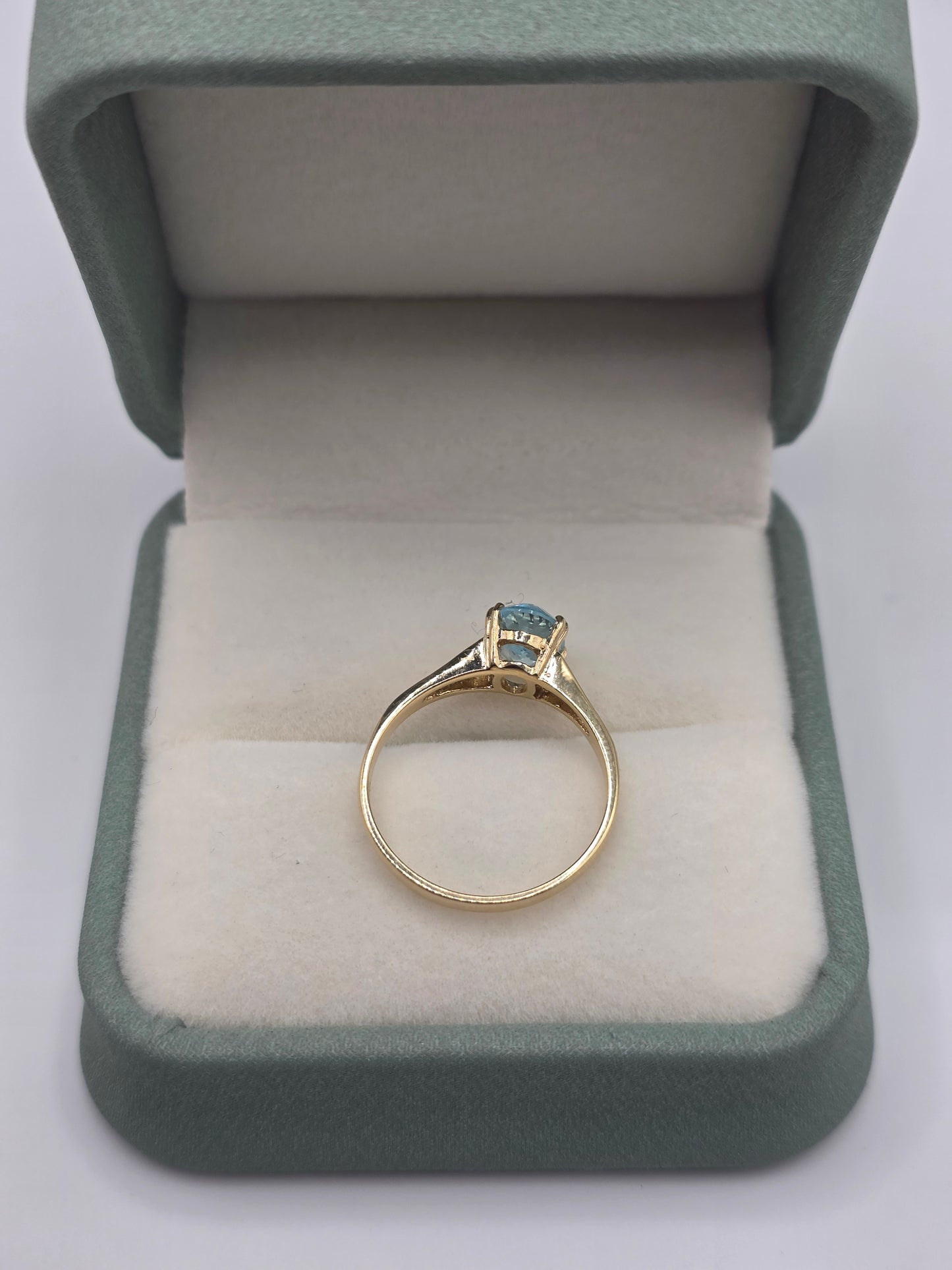 9ct gold topaz ring