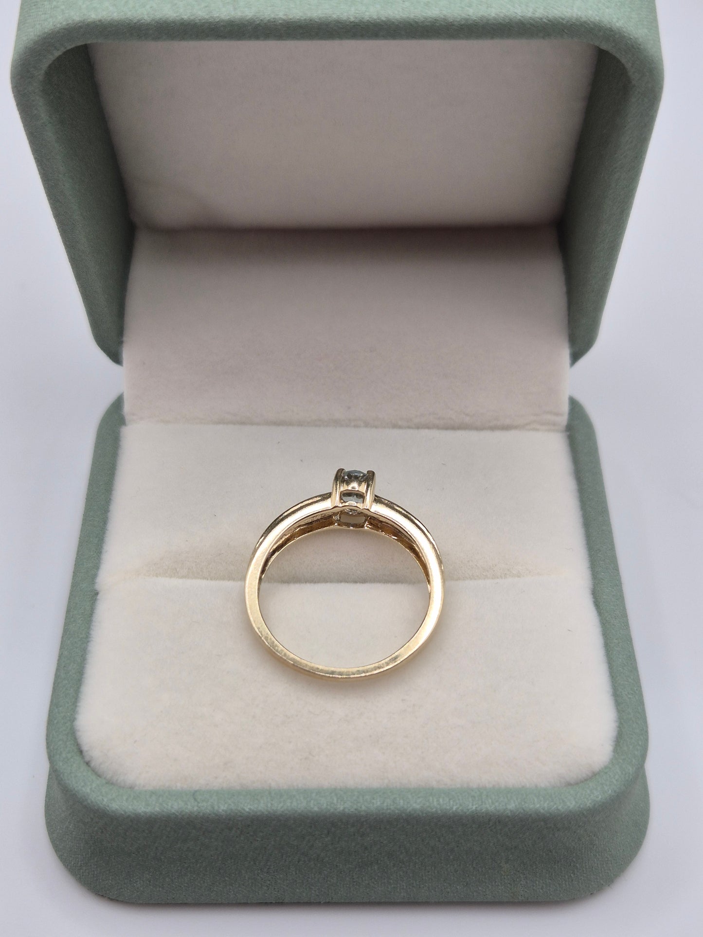 9ct gold aquamarine and diamond ring