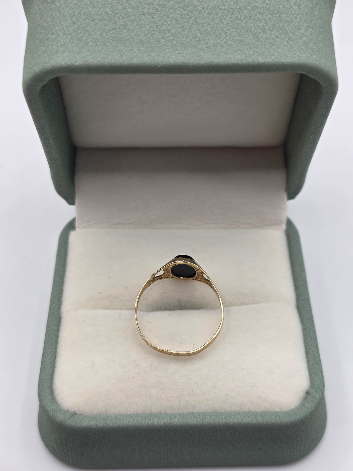9ct gold onyx ring
