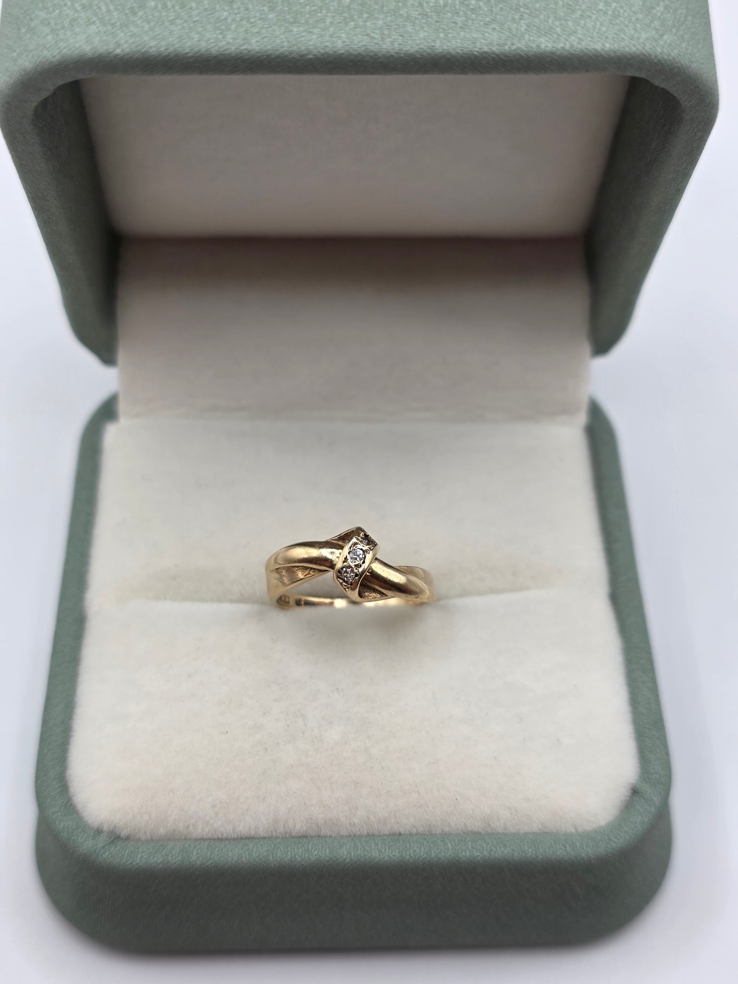 9ct gold diamond ring