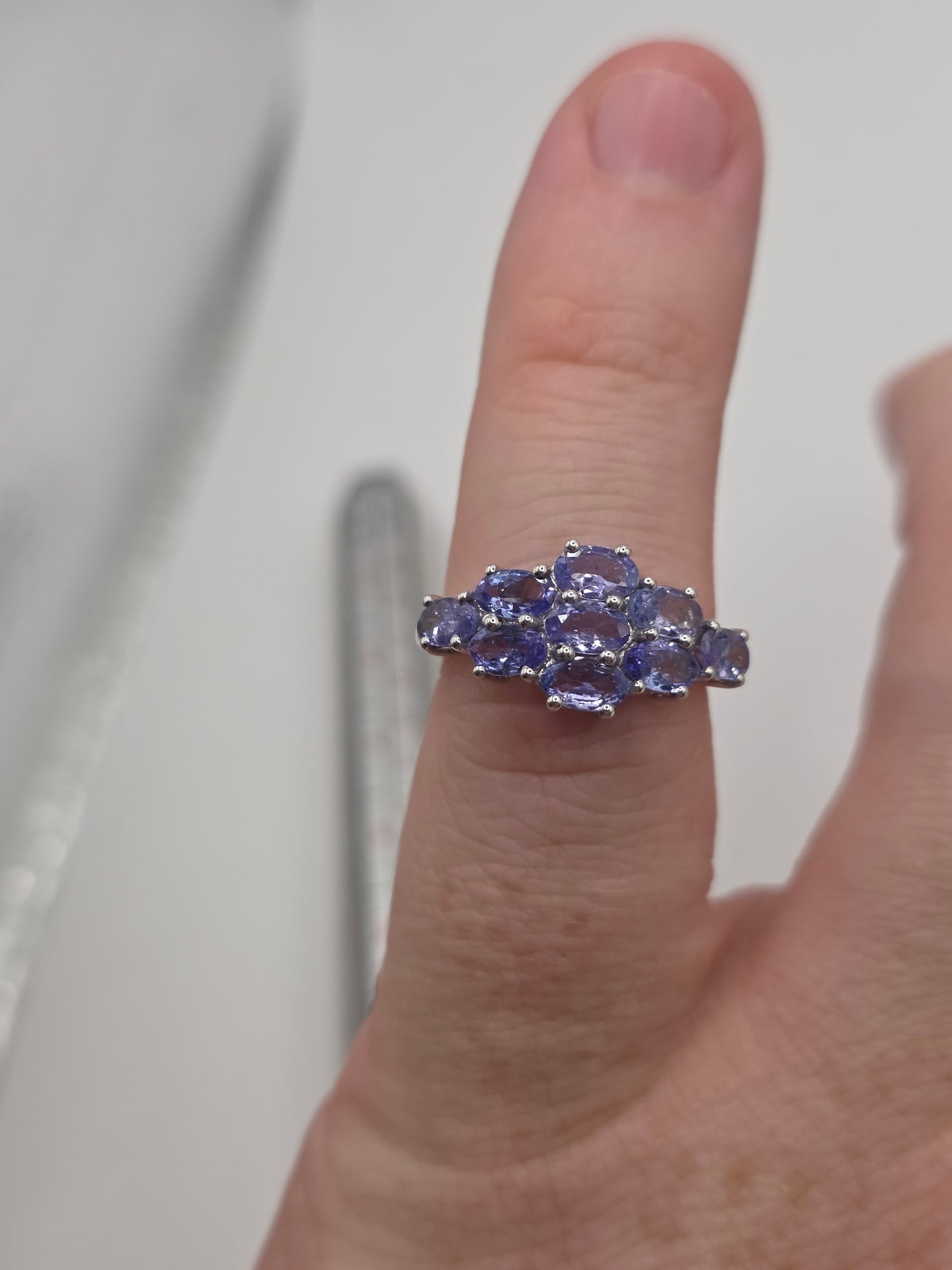 9ct white gold tanzanite ring