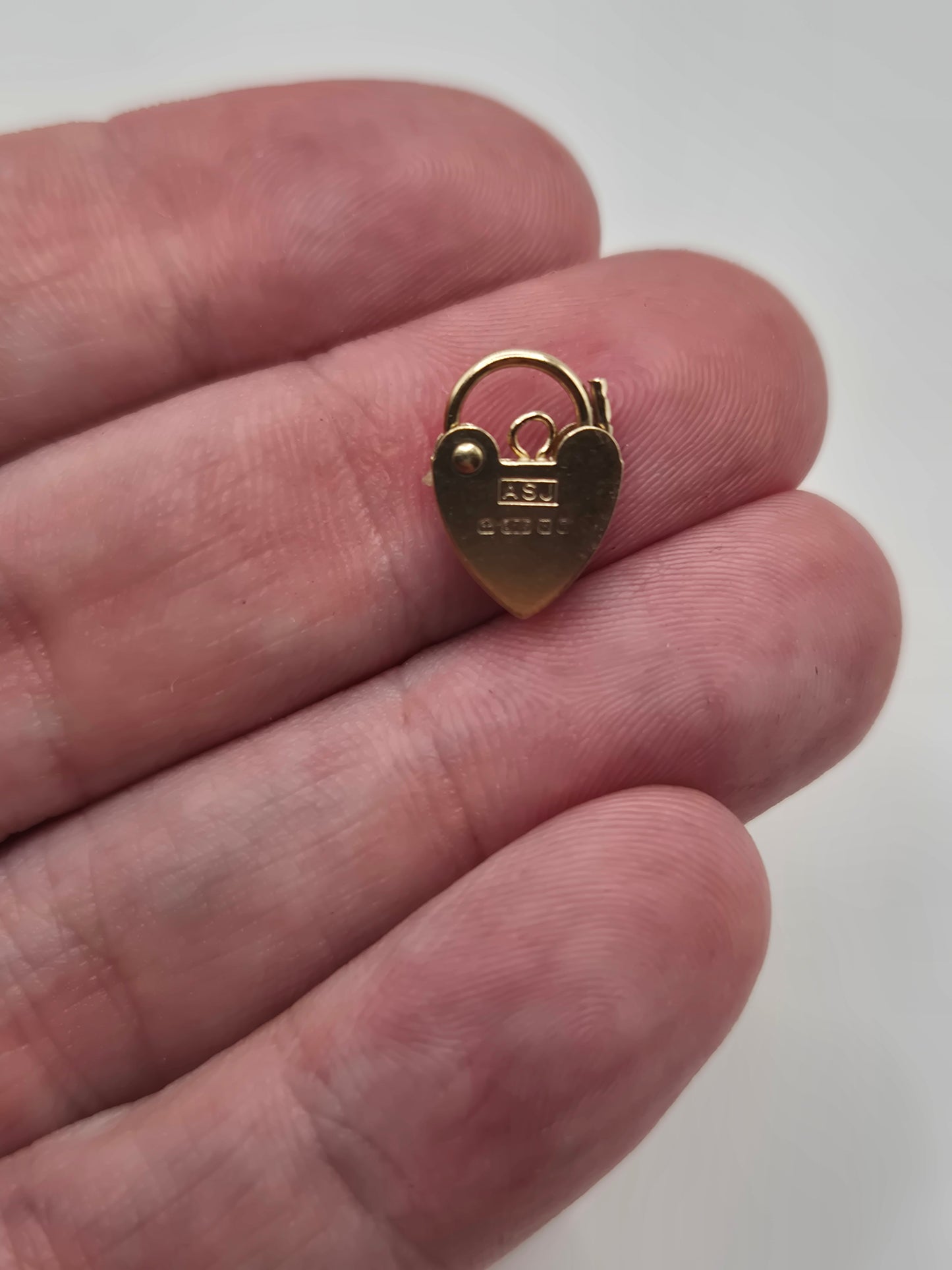 9ct gold padlock (19)