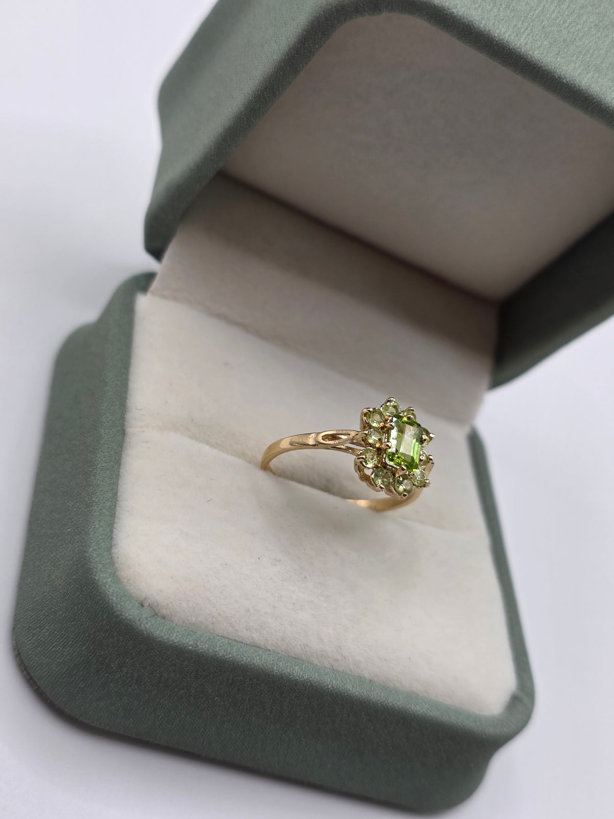 9ct gold peridot cluster ring