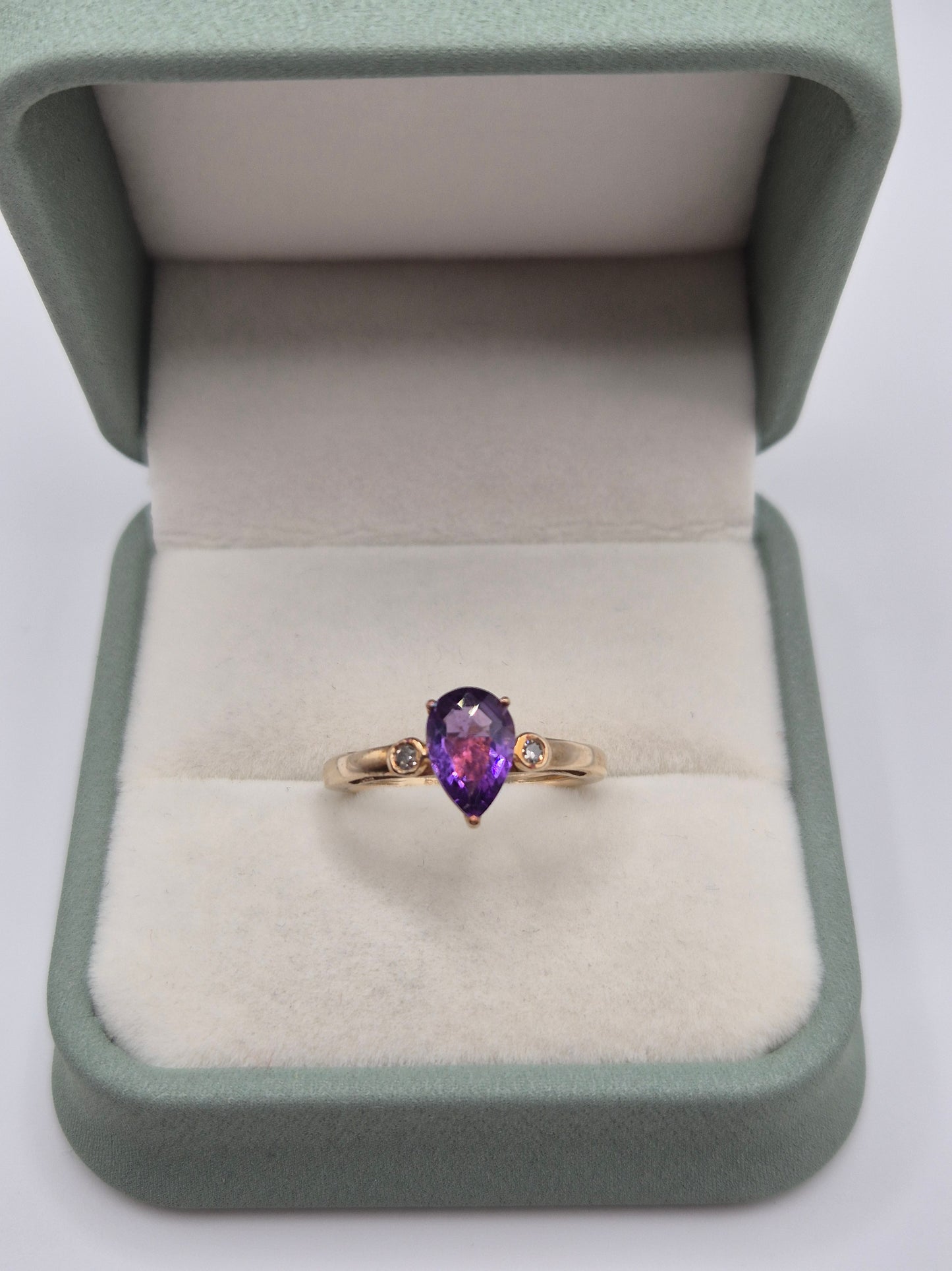 9ct gold amethyst and diamond ring