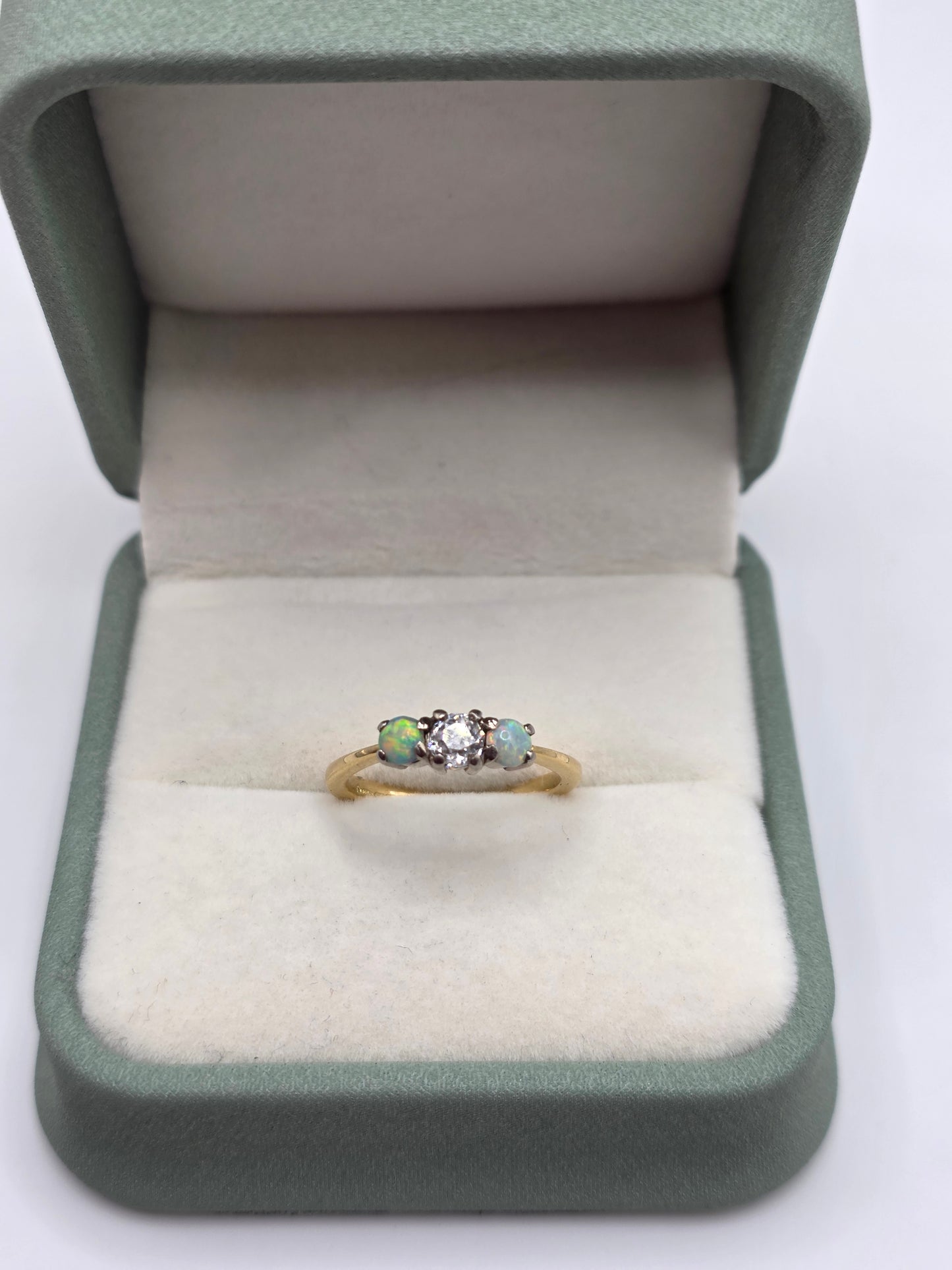 18ct gold opal and diamond ring