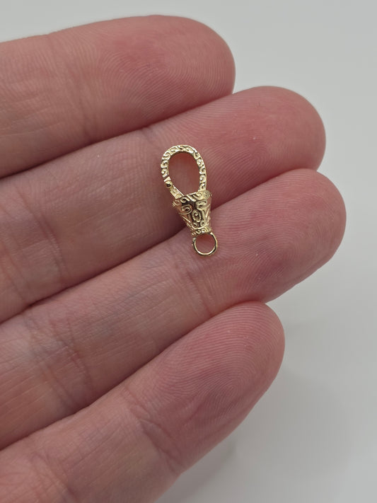 9ct gold engraved dog clip (2)