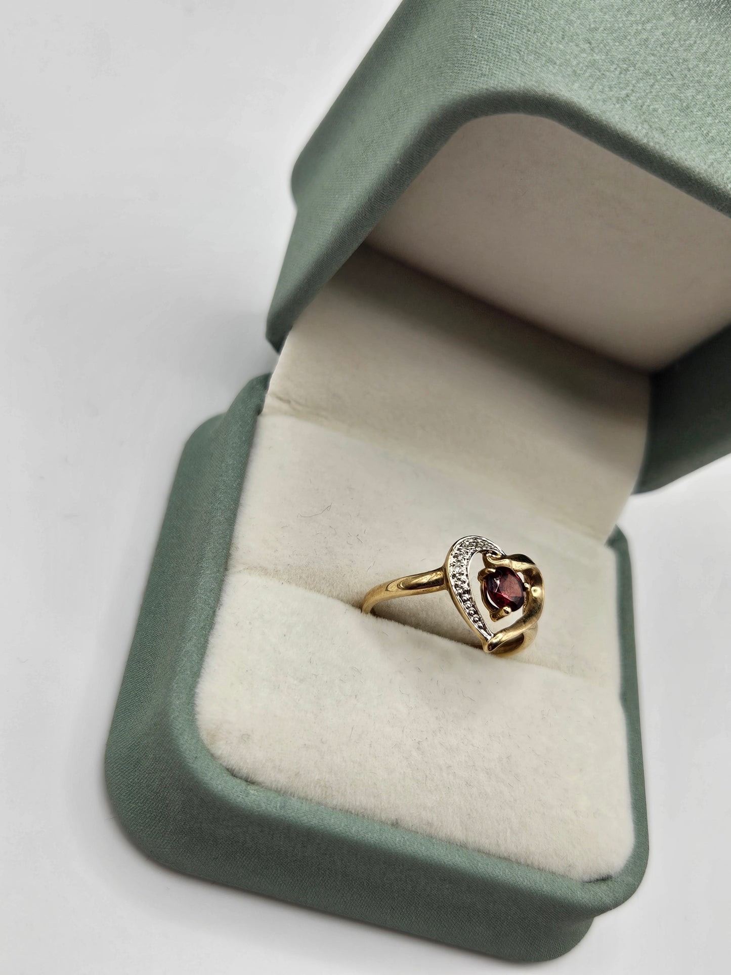 9ct gold garnet and diamond heart ring