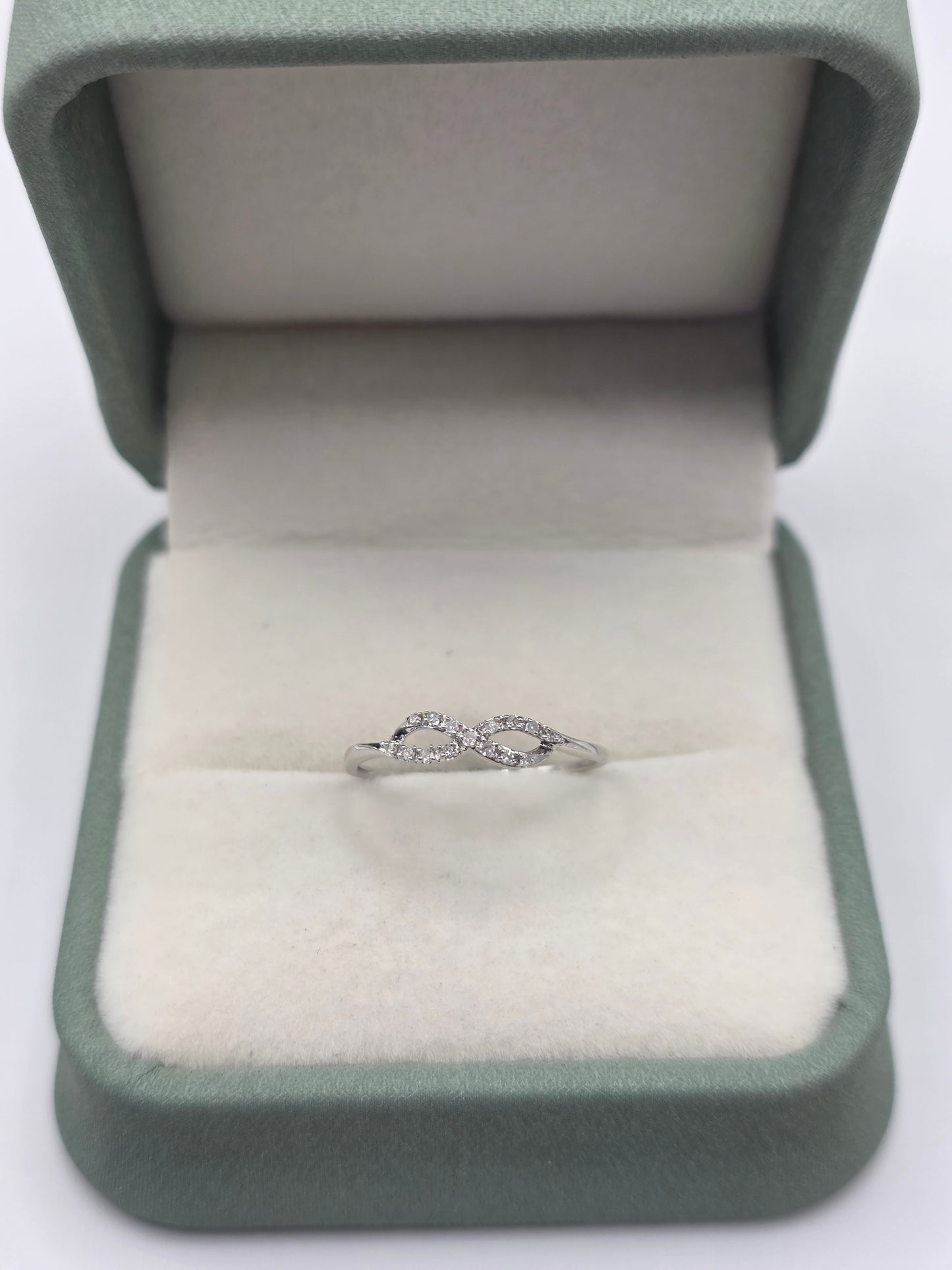 9ct white gold diamond ring