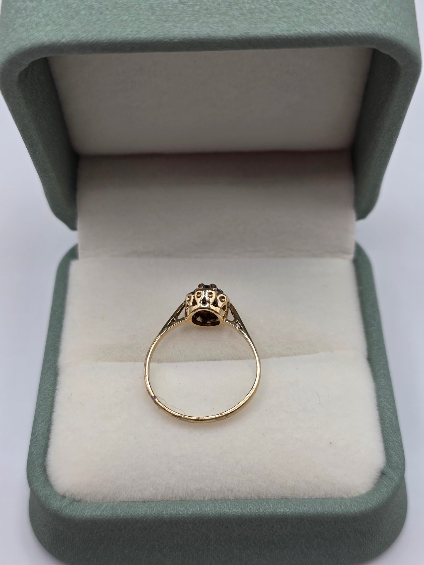 9ct gold sapphire and diamond ring