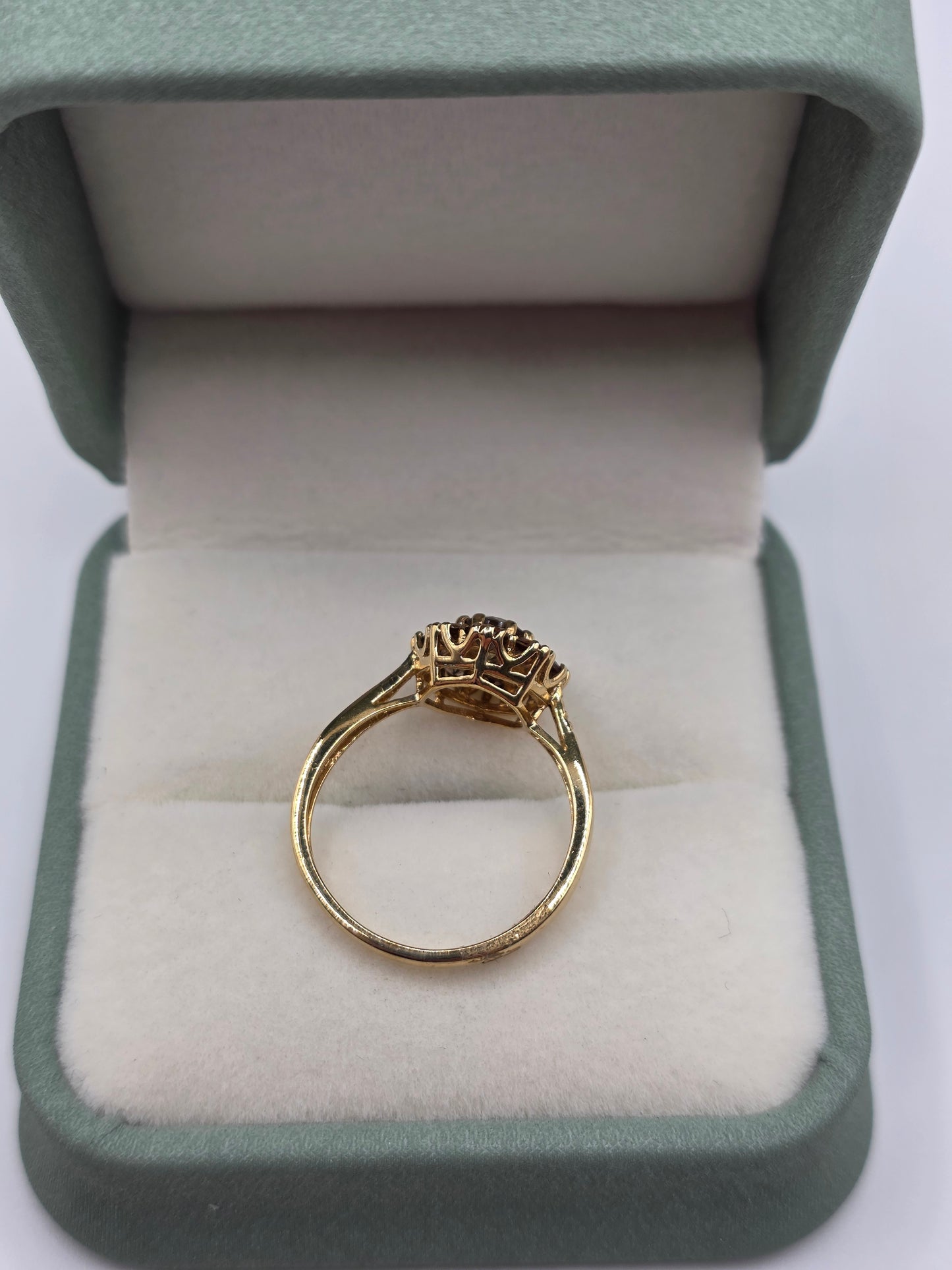 9ct gold quartz ring