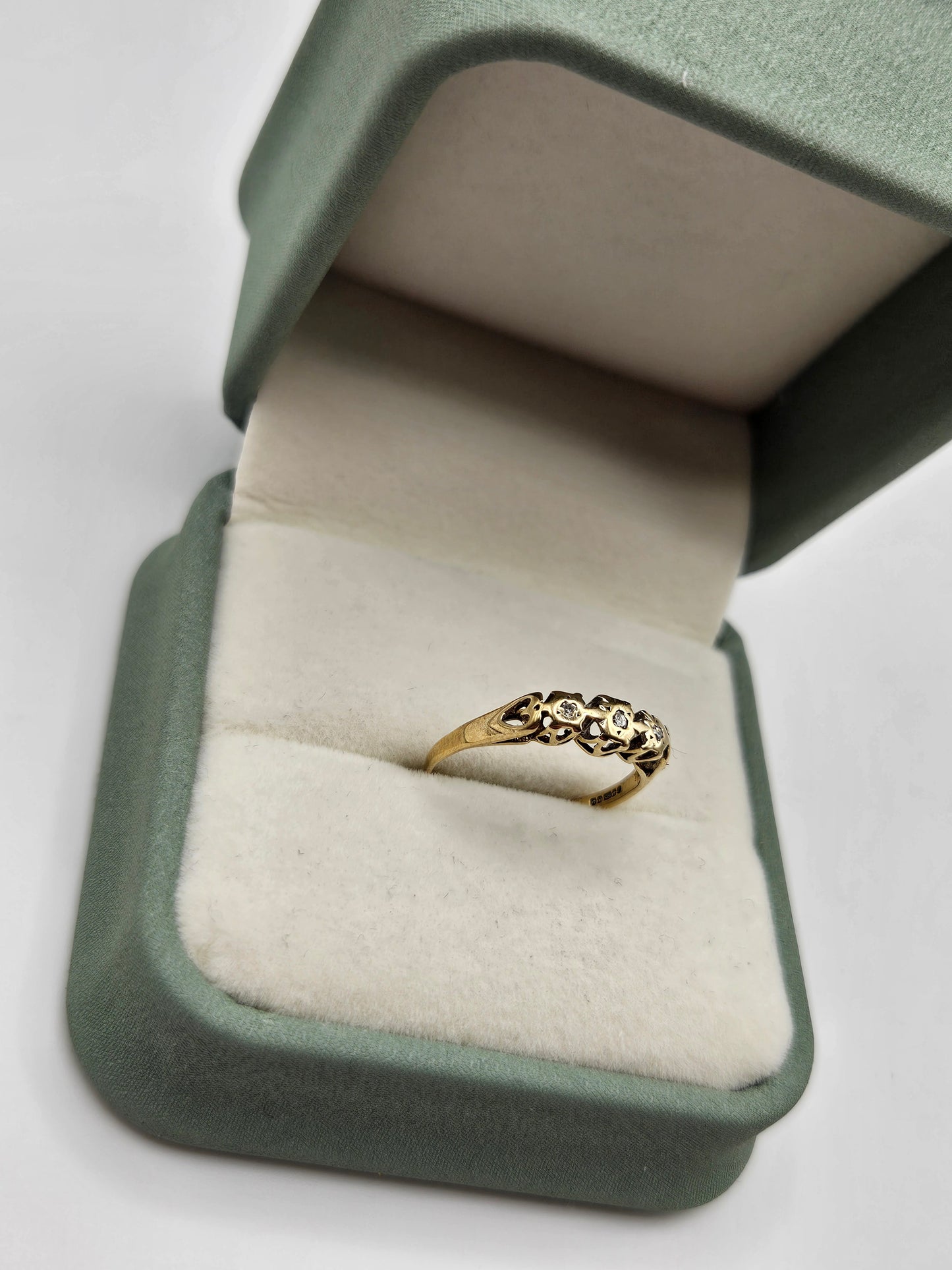 9ct gold diamond ring