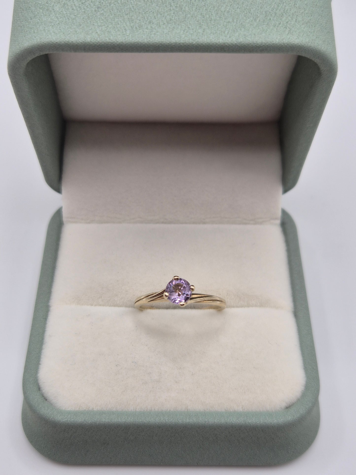 9ct gold pale amethyst ring