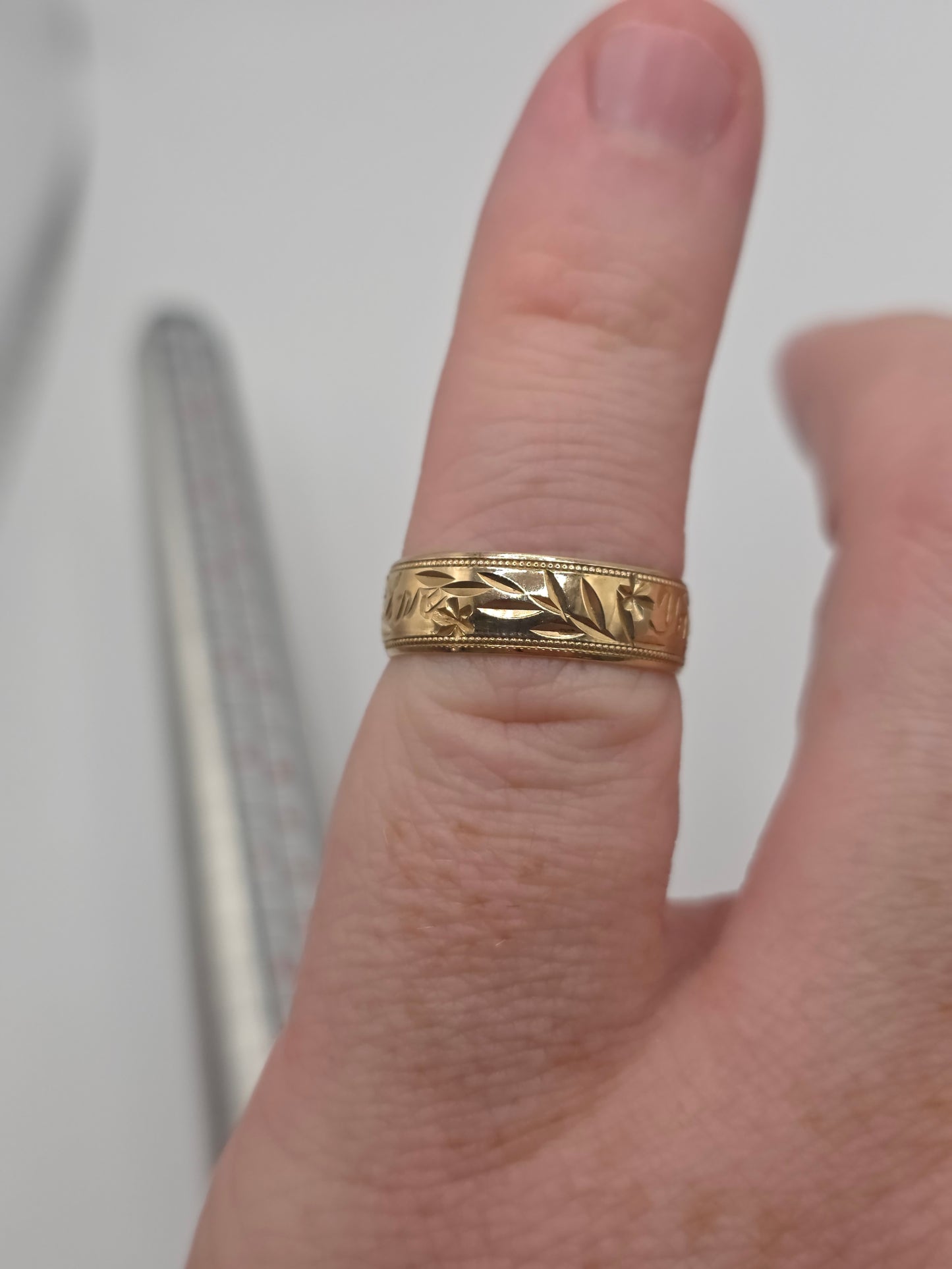 9ct gold "i love you" floral band ring