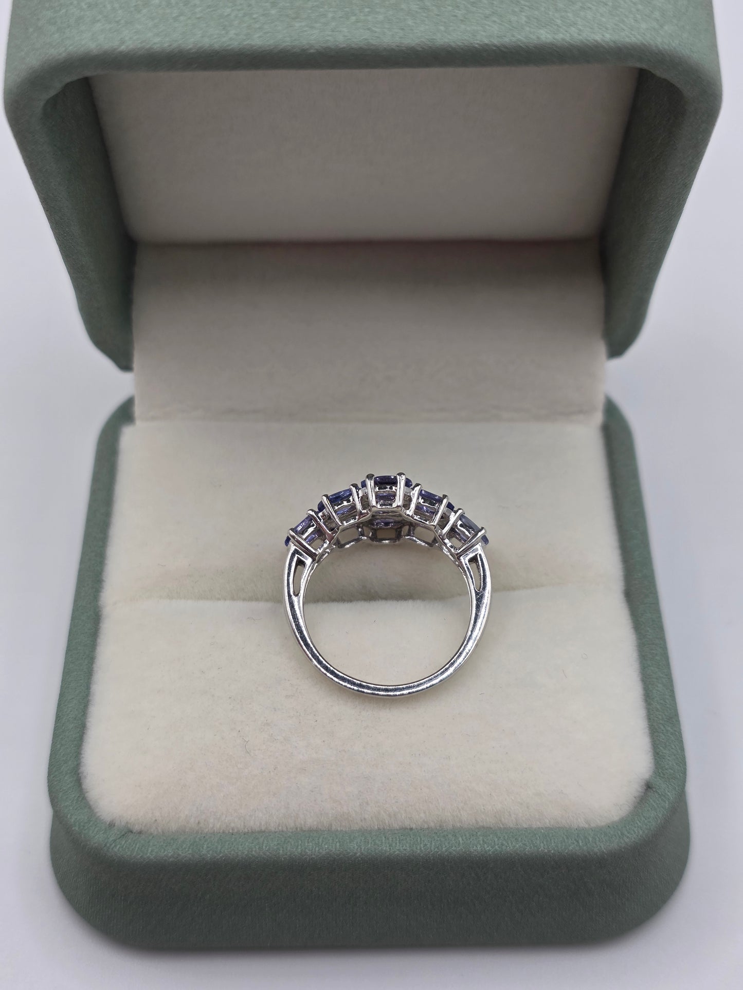 9ct white gold tanzanite ring