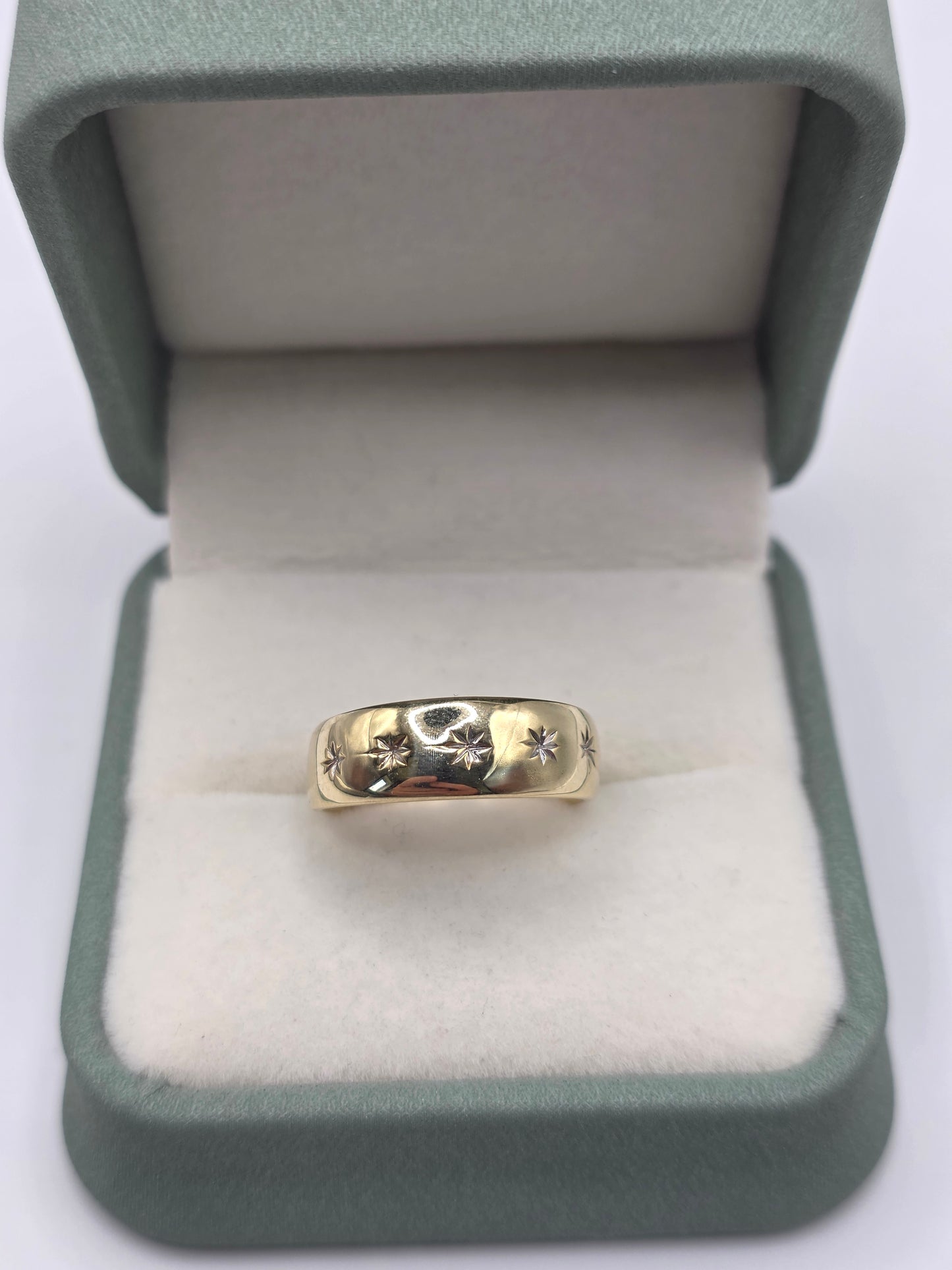 9ct gold star band ring