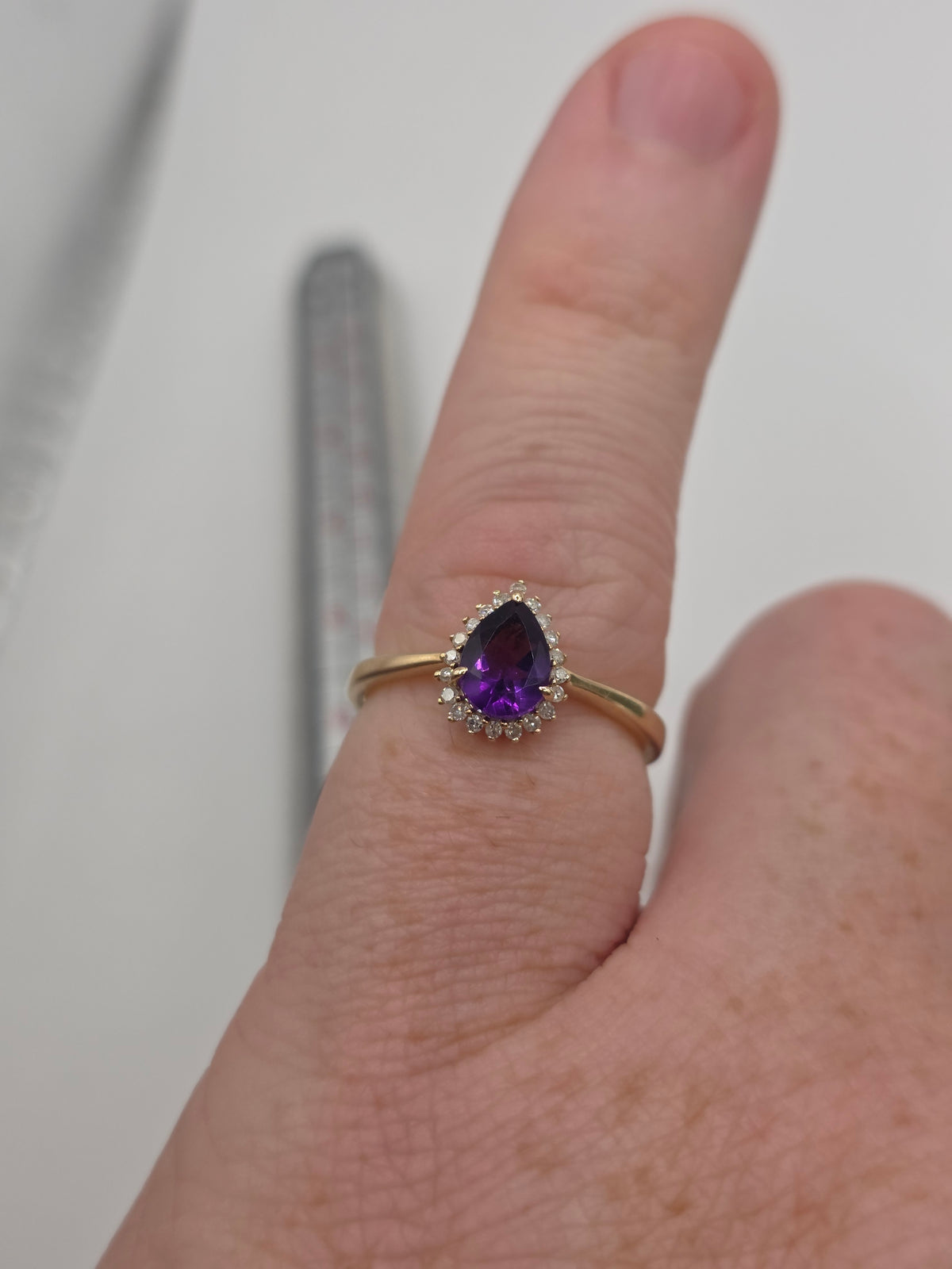 9ct gold amethyst and diamond ring
