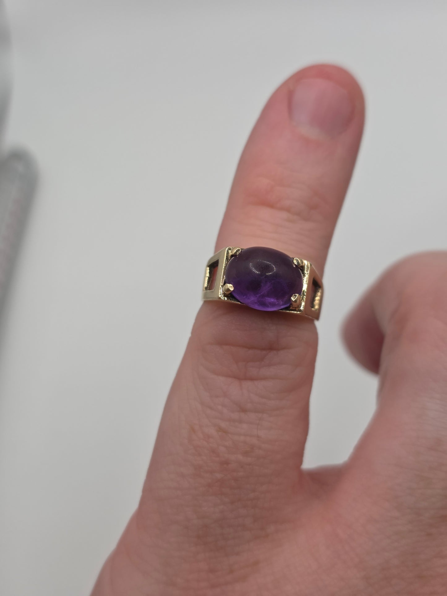9ct gold cabachon amethyst ring