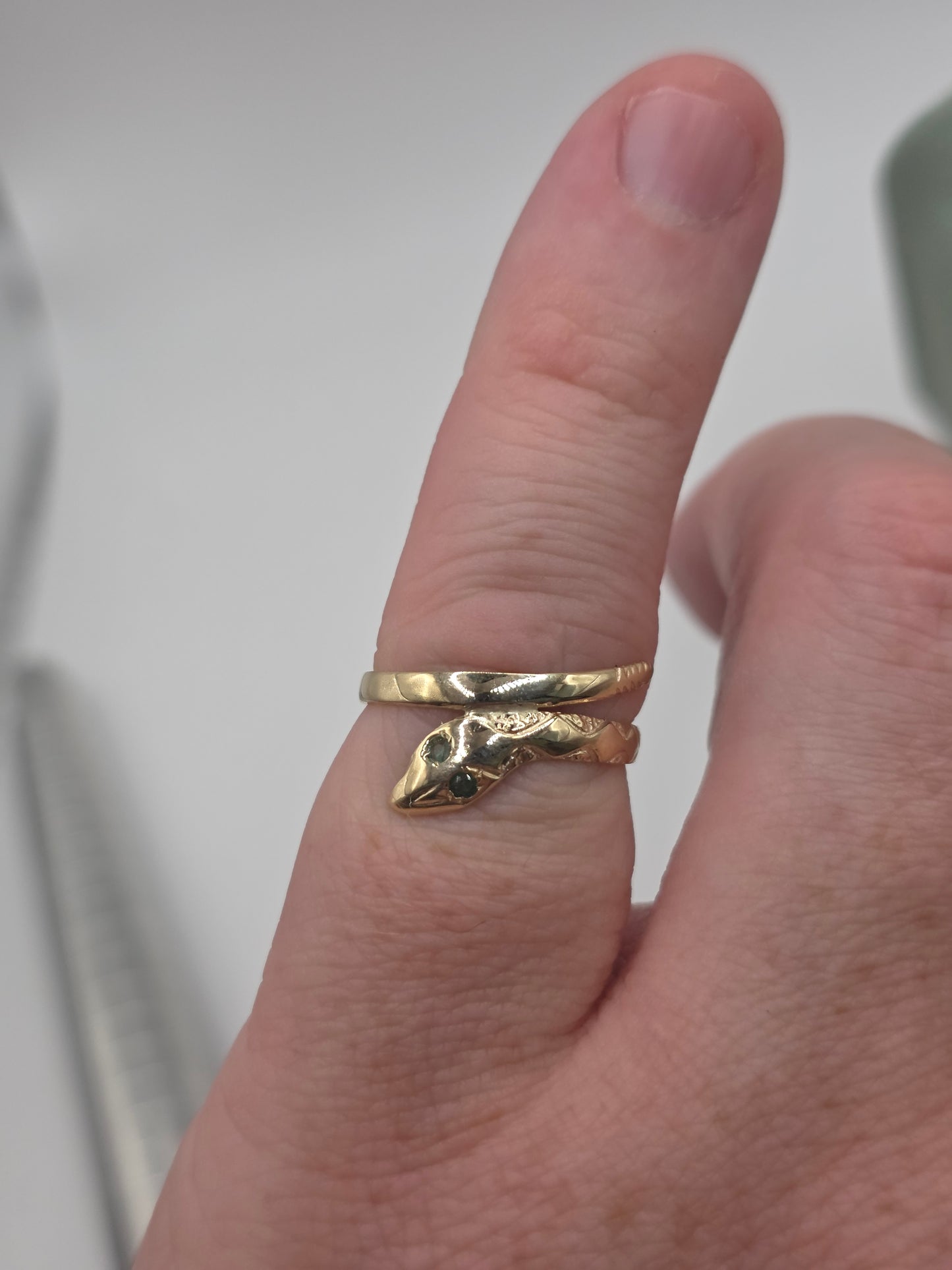 9ct gold emerald snake ring