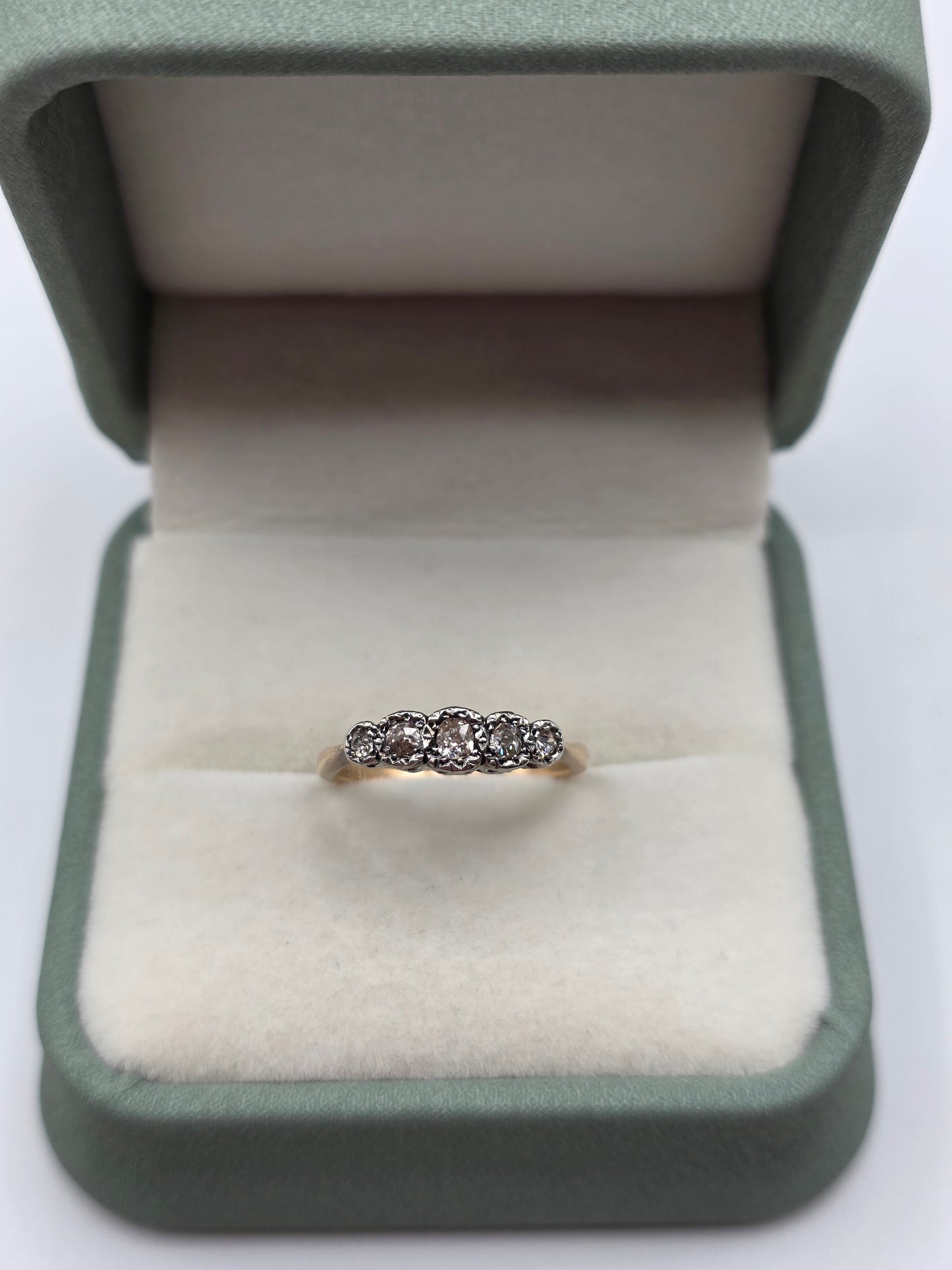 Vintage 9ct gold and platinum diamond ring