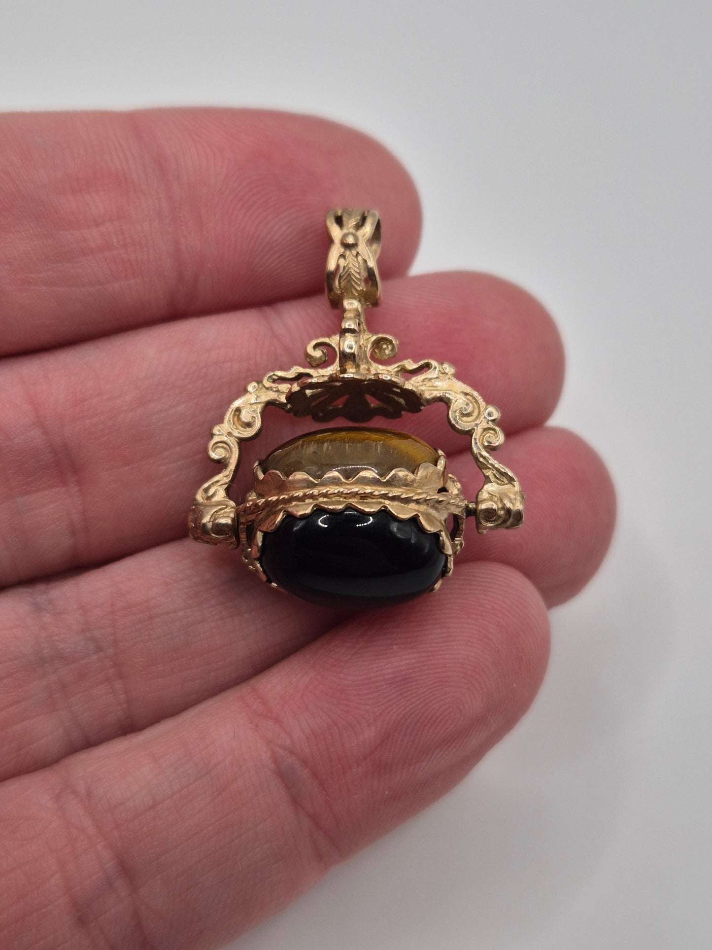 9ct gold onyx, tigers eye and bloodstone fob pendant