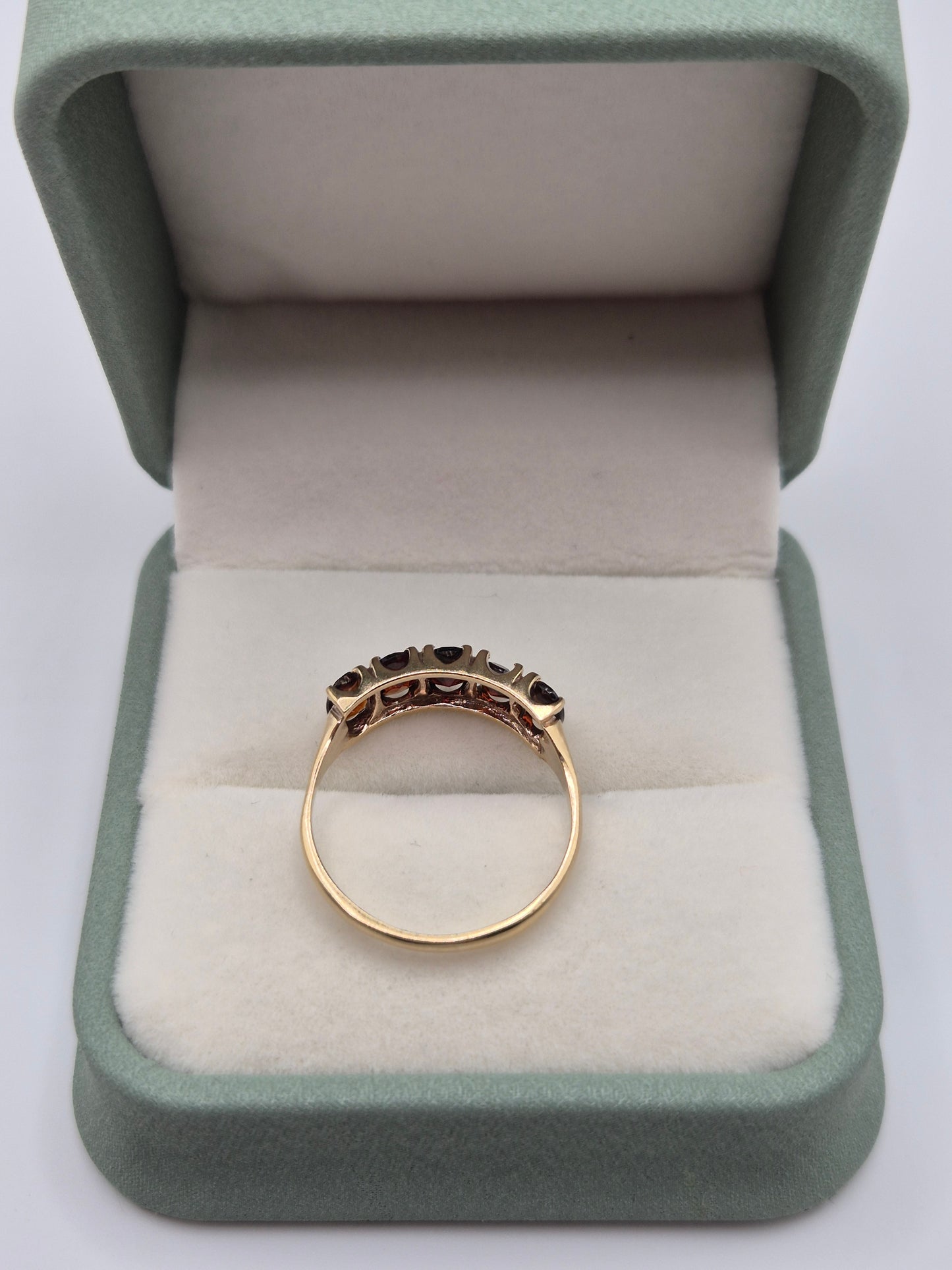 9ct gold garnet ring