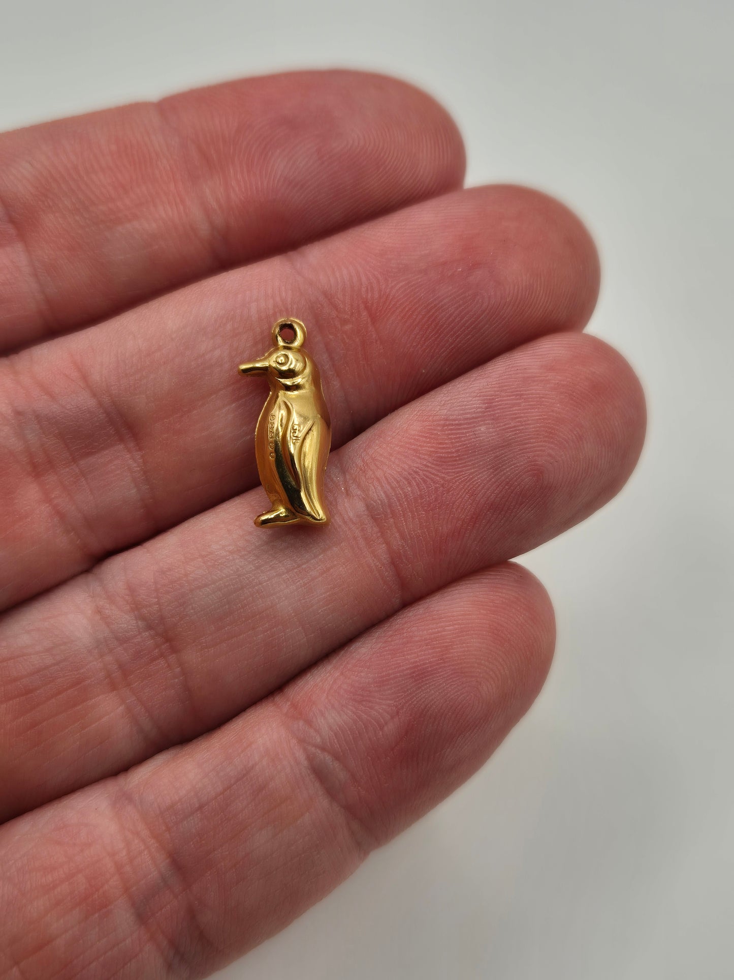 9ct gold penguin charm