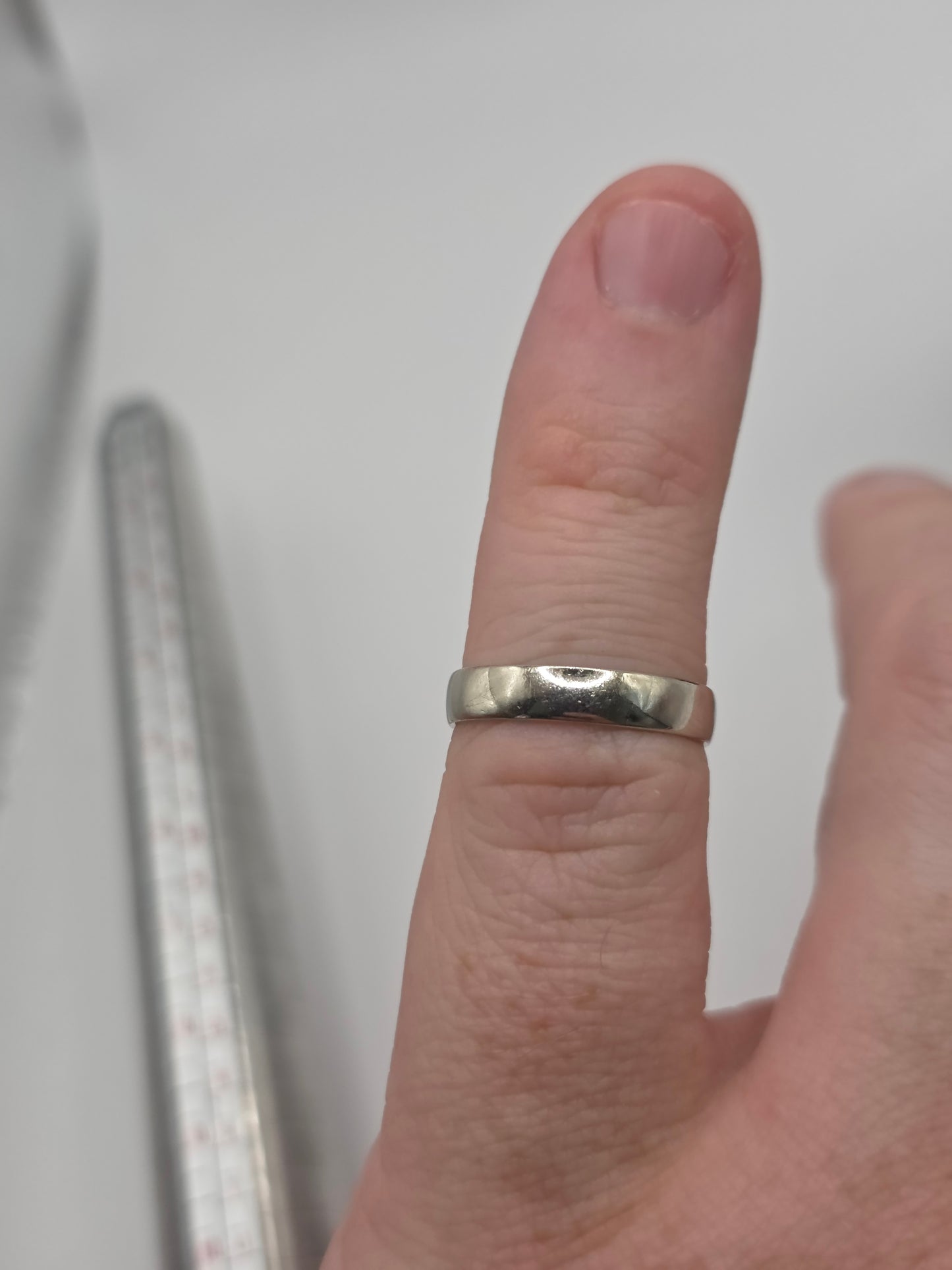 9ct white gold band ring
