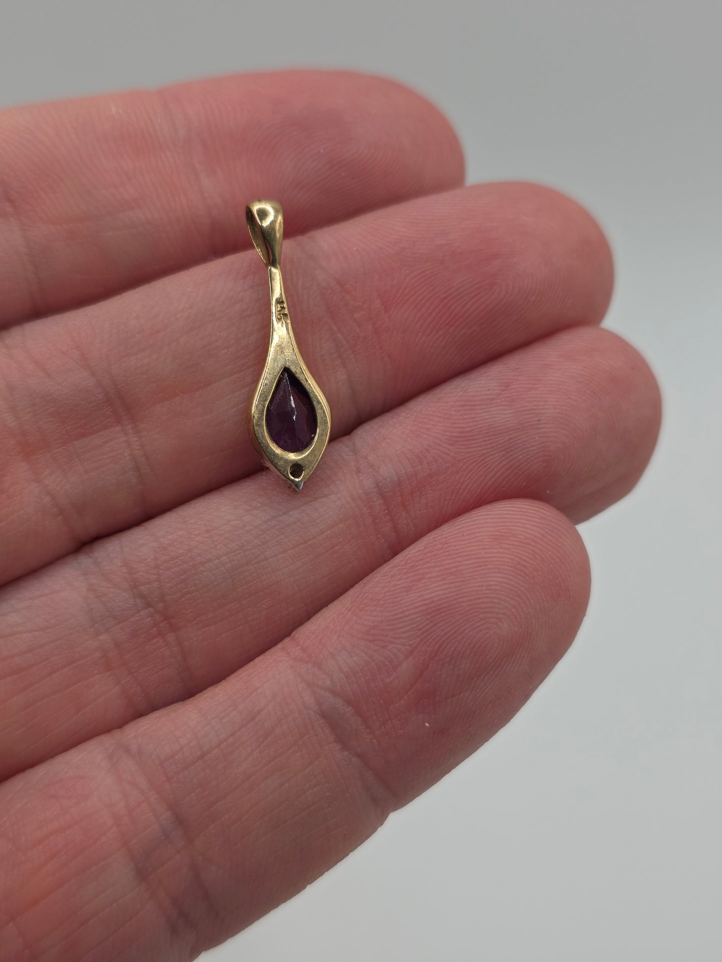 9ct gold amethyst and diamond pendant
