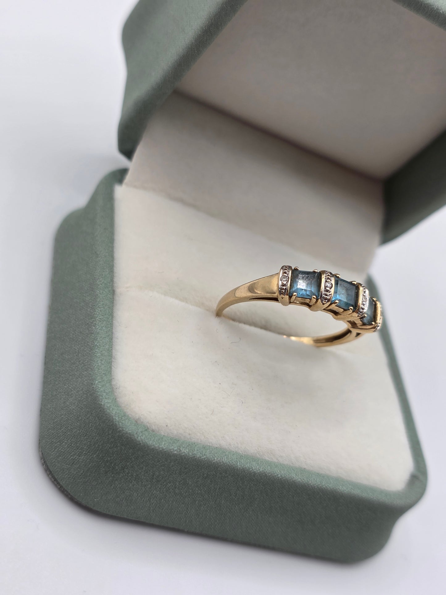 9ct gold topaz and diamond ring