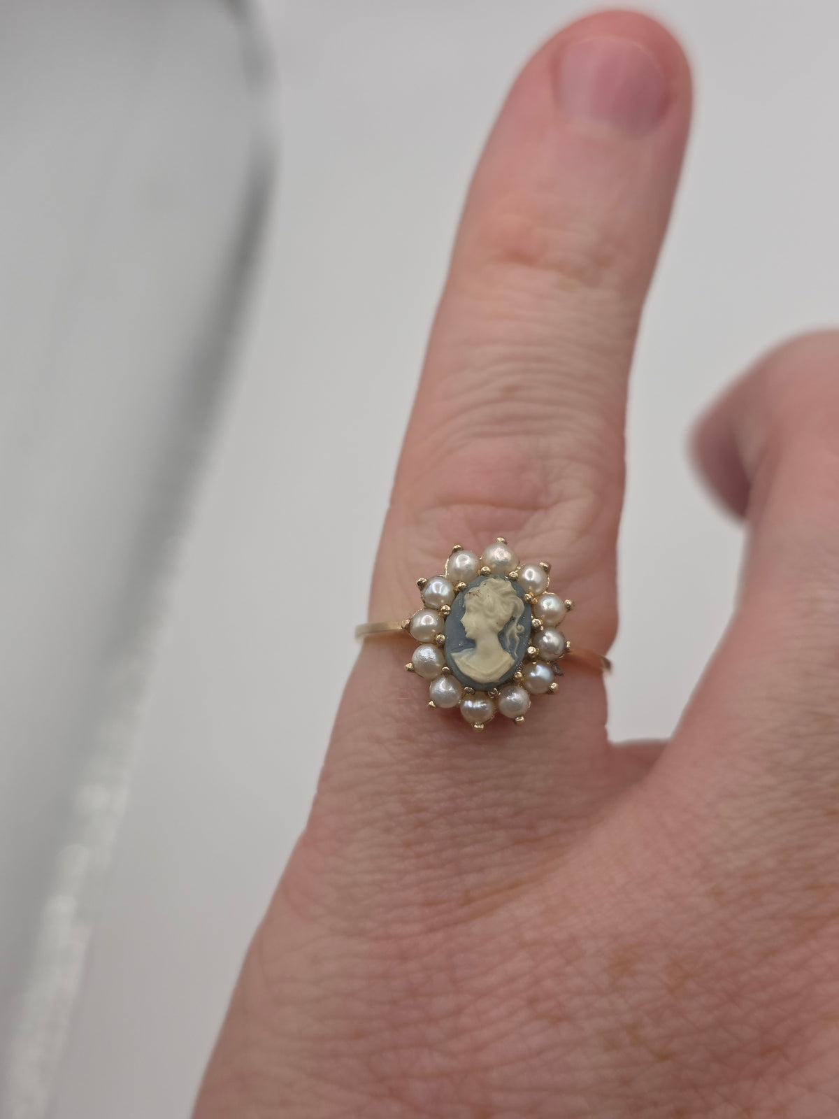 9ct gold limoge and pearl ring